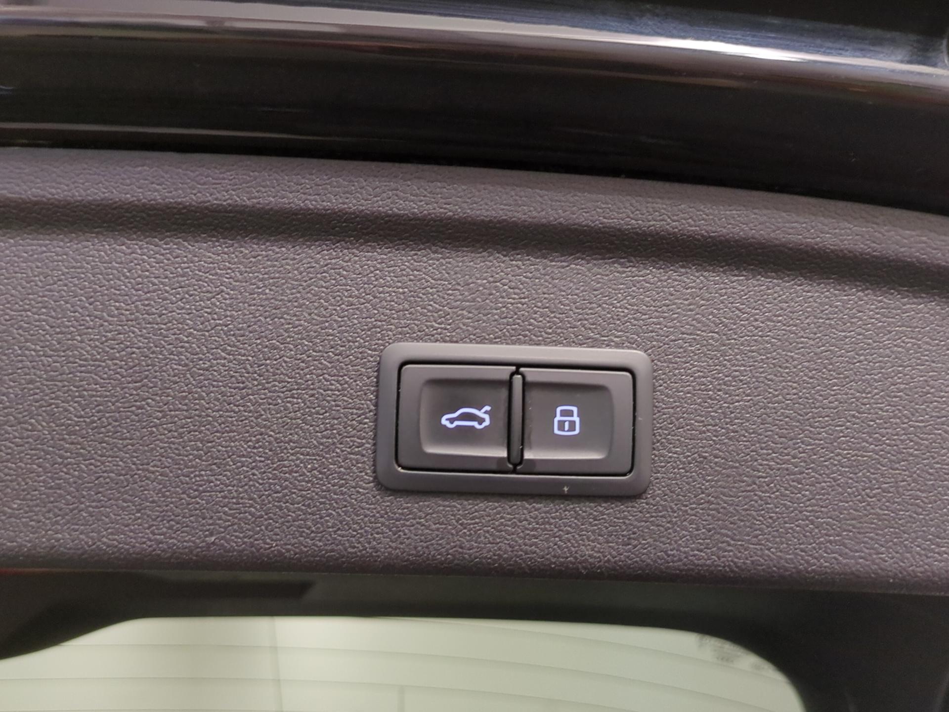 AUDI A3 Sportback 35 TFSI S line Attraction S-tronic-image-17