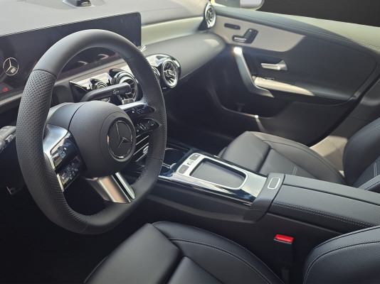 MERCEDES-BENZ A 200 Night Star 7G-DCT-image-6