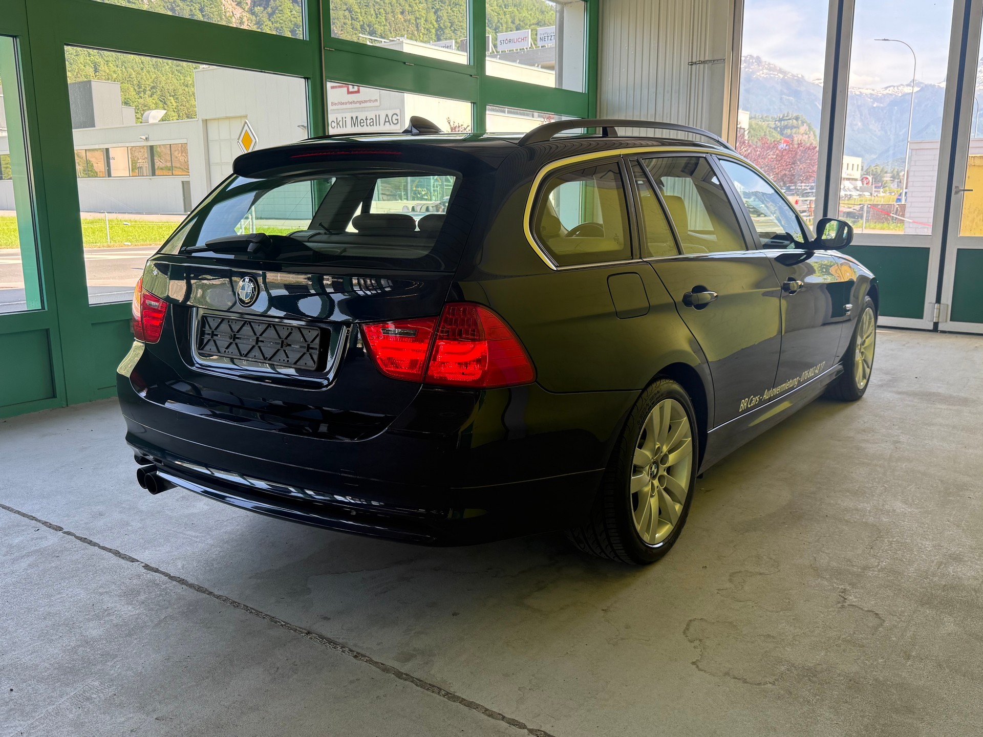 BMW 325i xDrive Touring Steptronic-image-4