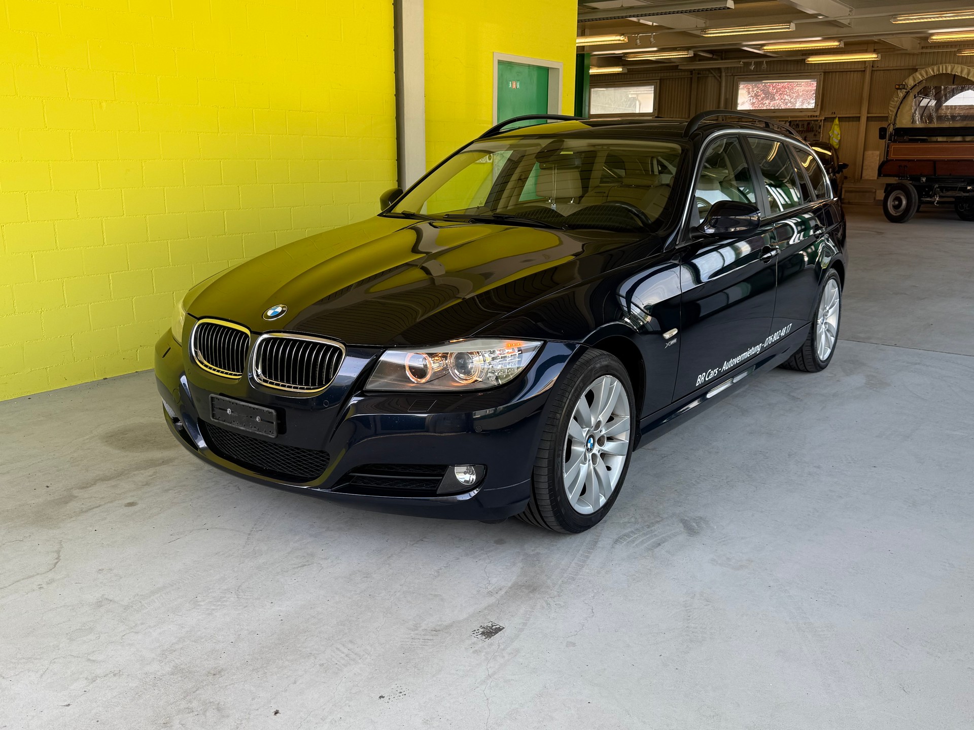 BMW 325i xDrive Touring Steptronic-image-0