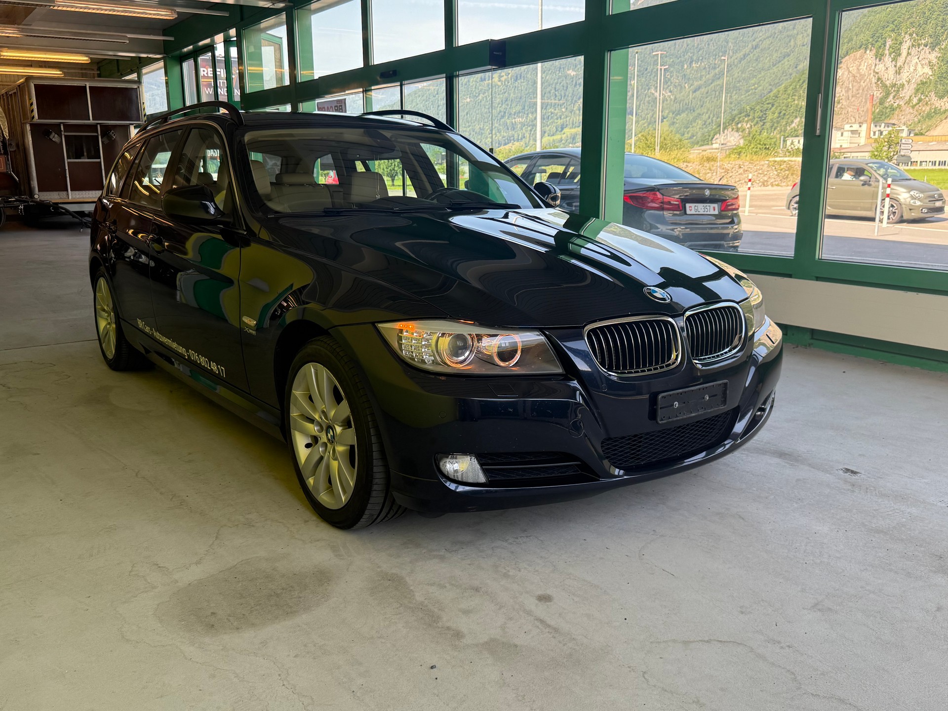 BMW 325i xDrive Touring Steptronic-image-2