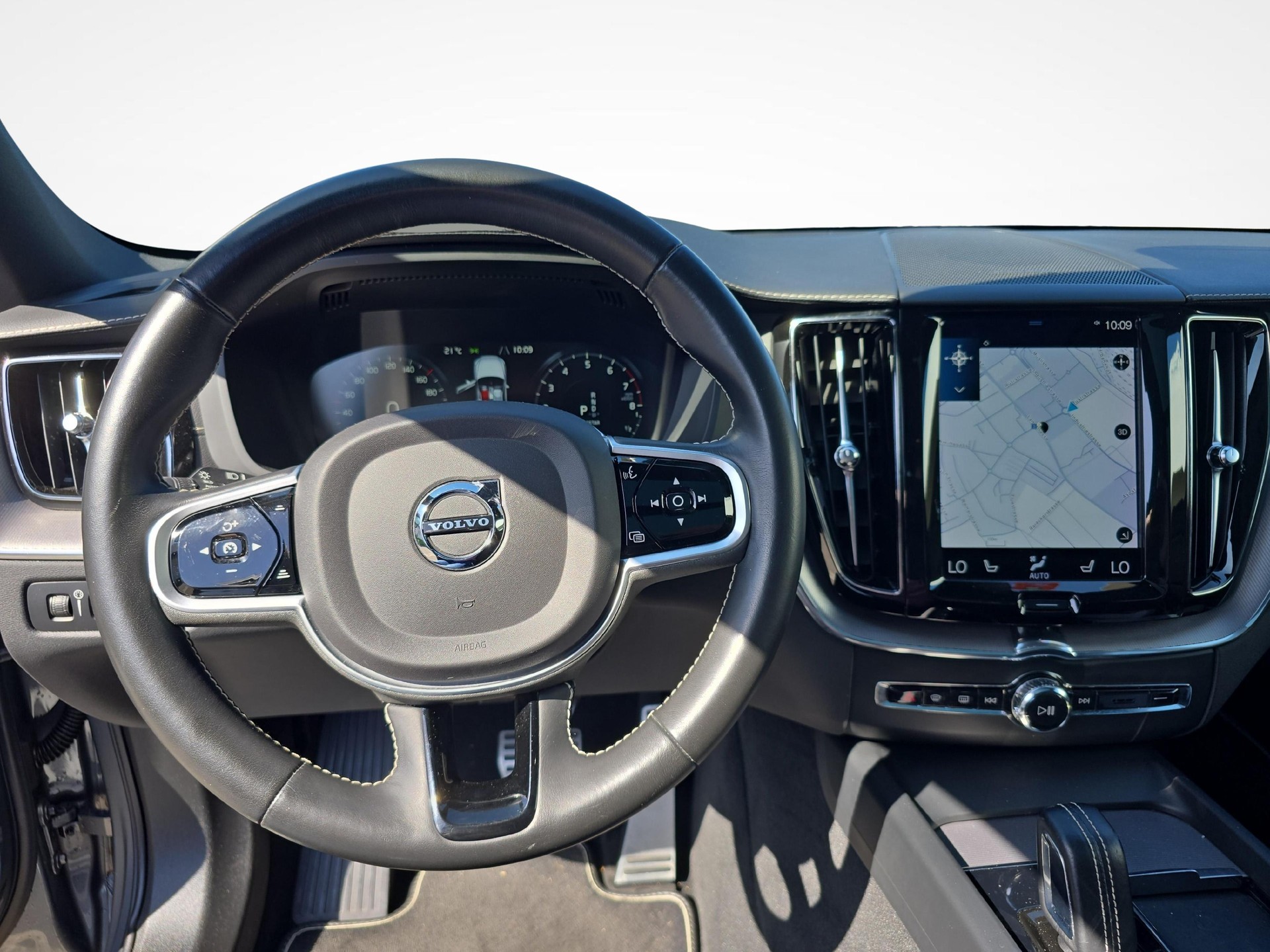 VOLVO XC60 2.0 T8 TE Polestar eAWD-image-13