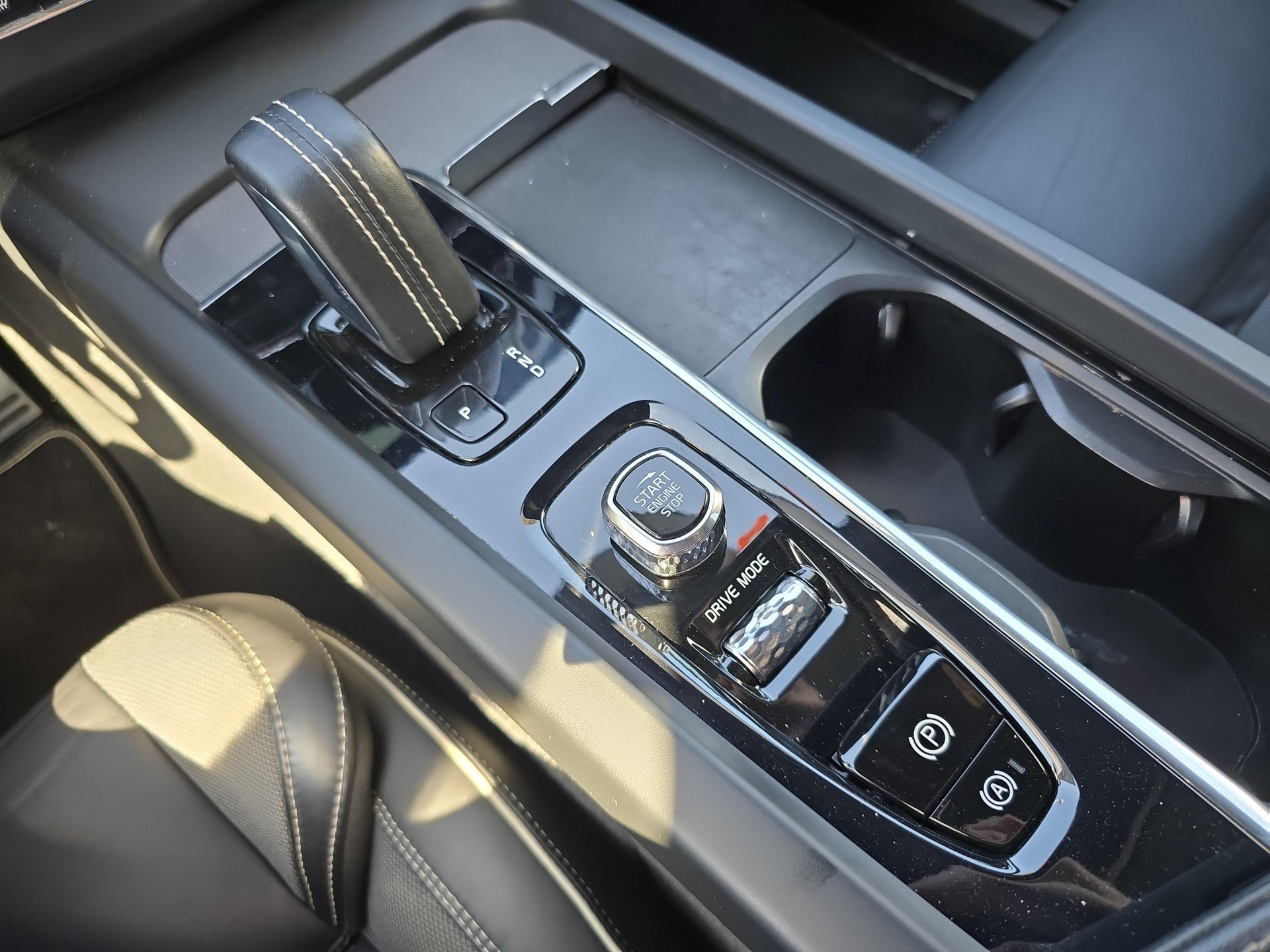 VOLVO XC60 2.0 T8 TE Polestar eAWD-image-16