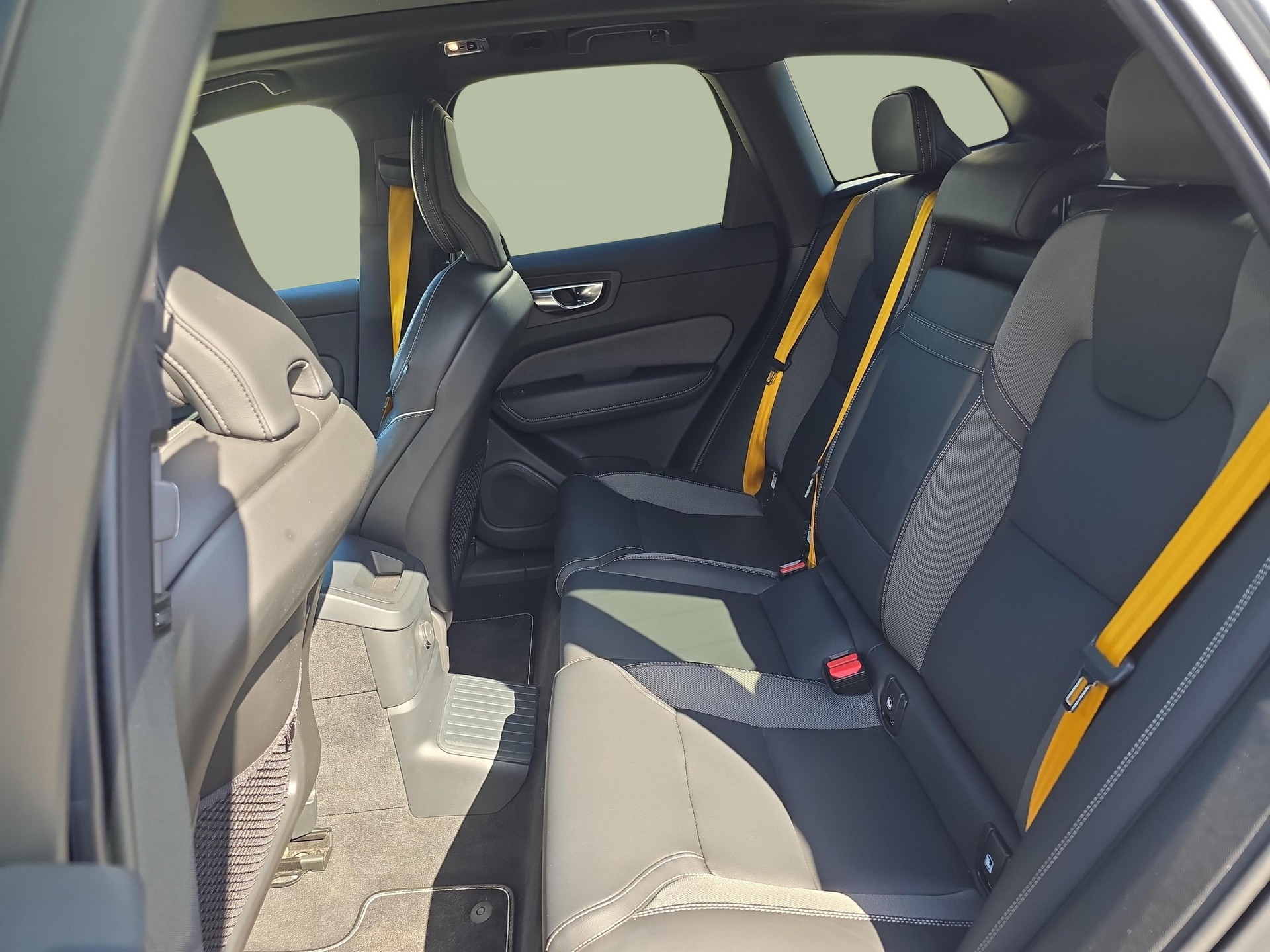 VOLVO XC60 2.0 T8 TE Polestar eAWD-image-11