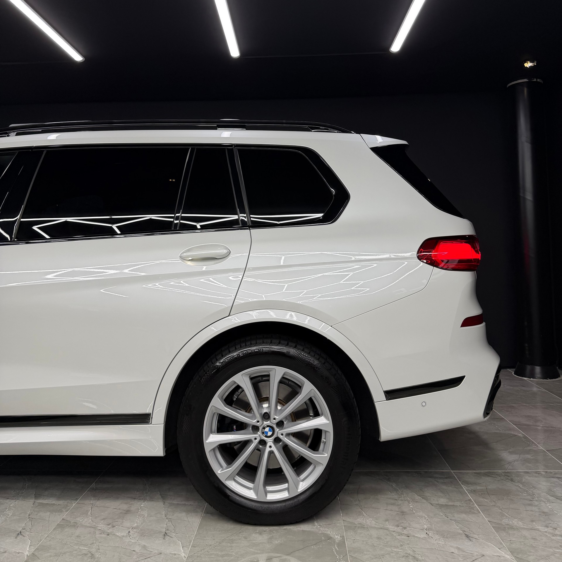 BMW X7 xDrive 48V 40i Steptronic-image-5