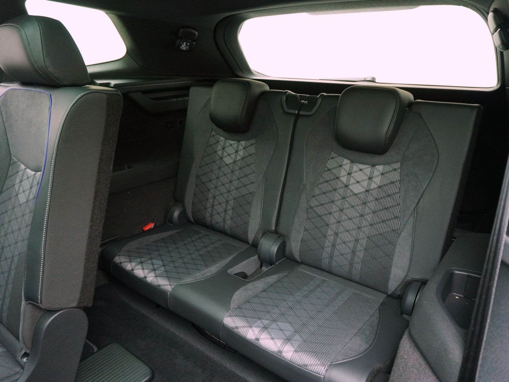 VW Tayron 2.0 TDI DSG R-Line Black Style 4Motion **VW Werksgarantie bis 08/2030**-image-14
