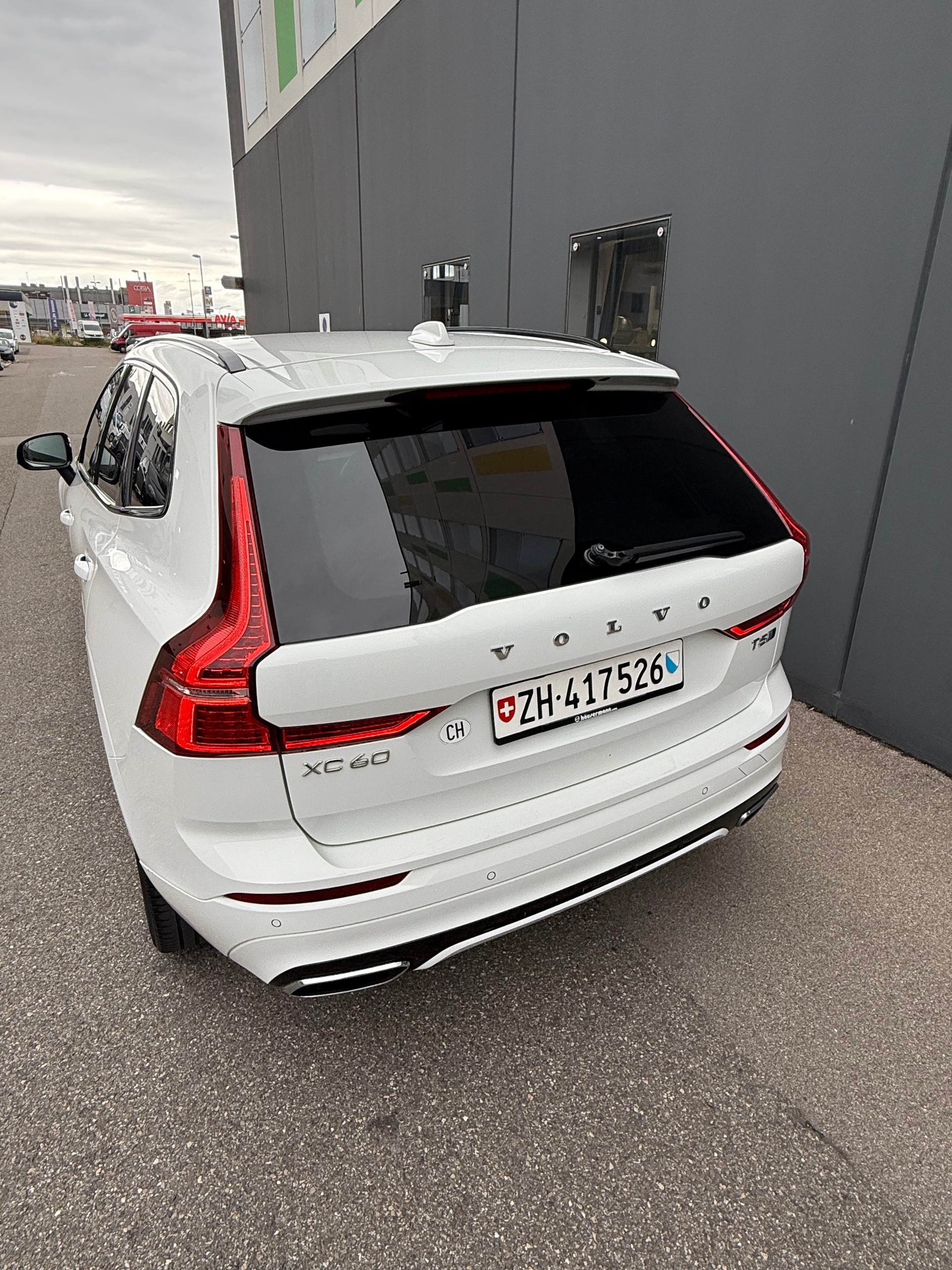VOLVO 2.0 T5 R-Design AWD-image-2