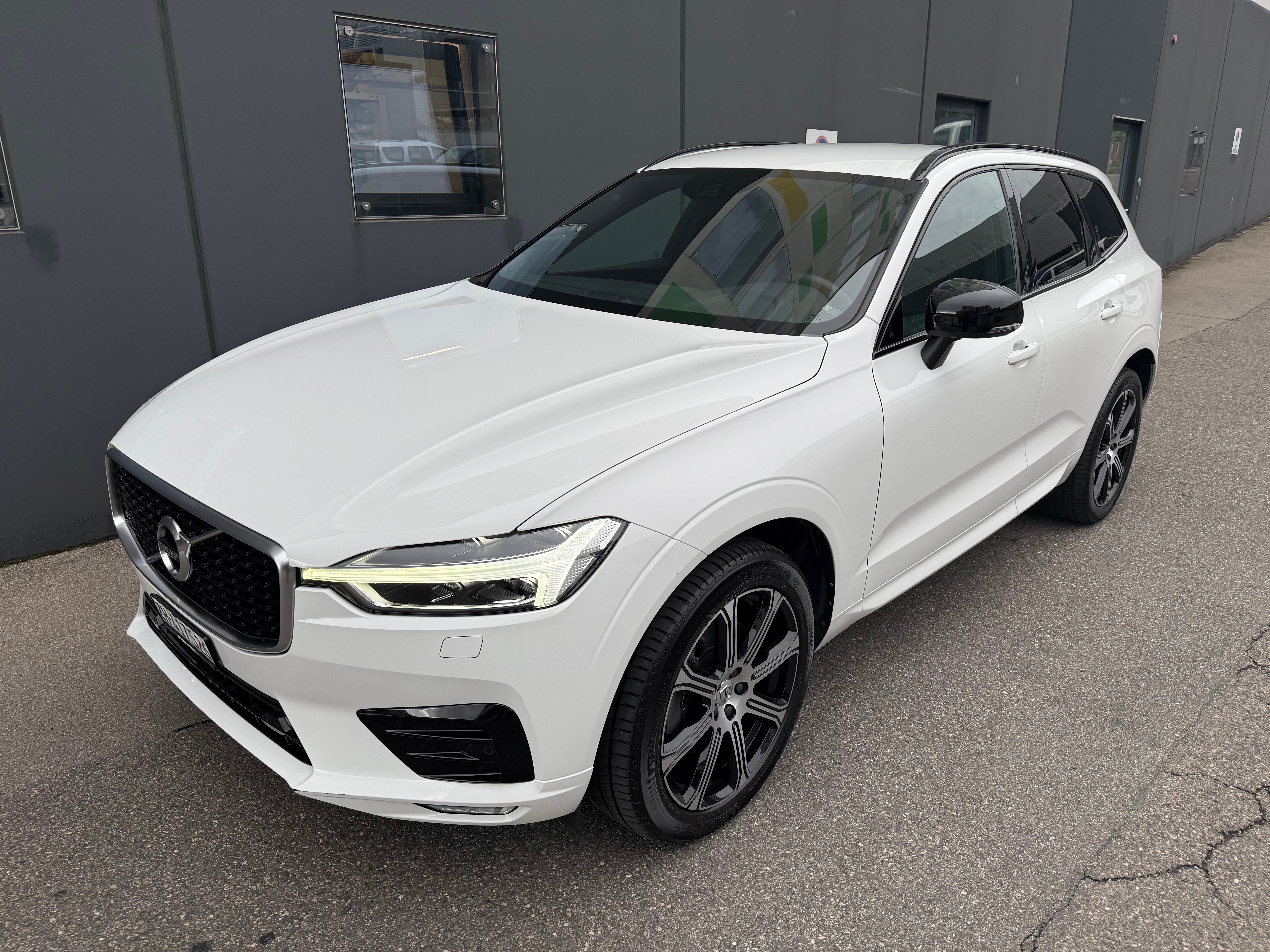 VOLVO 2.0 T5 R-Design AWD — slika 1