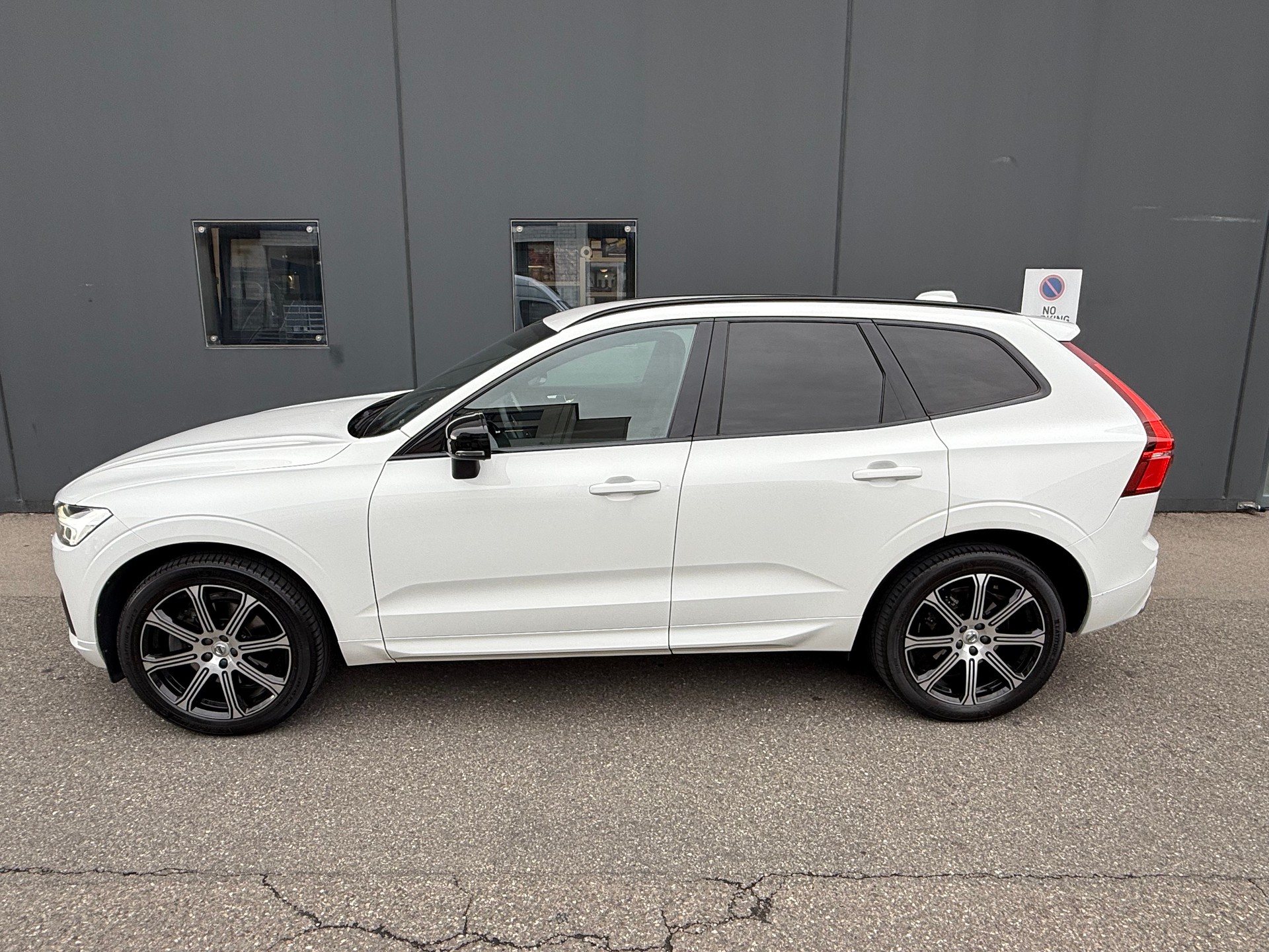 VOLVO 2.0 T5 R-Design AWD-image-1