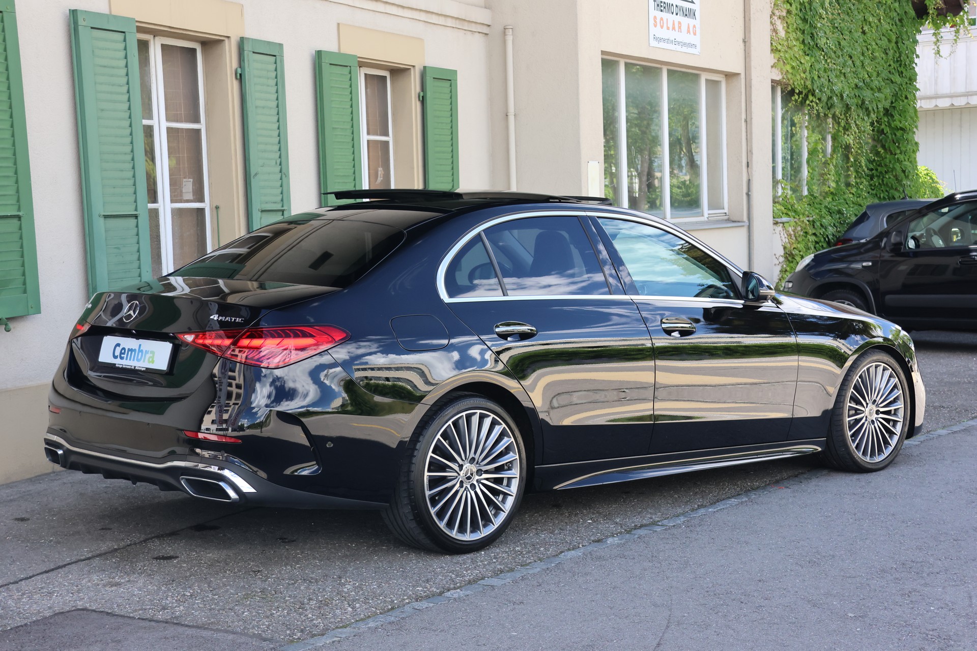 MERCEDES-BENZ C 300 4Matic AMG Line-image-4