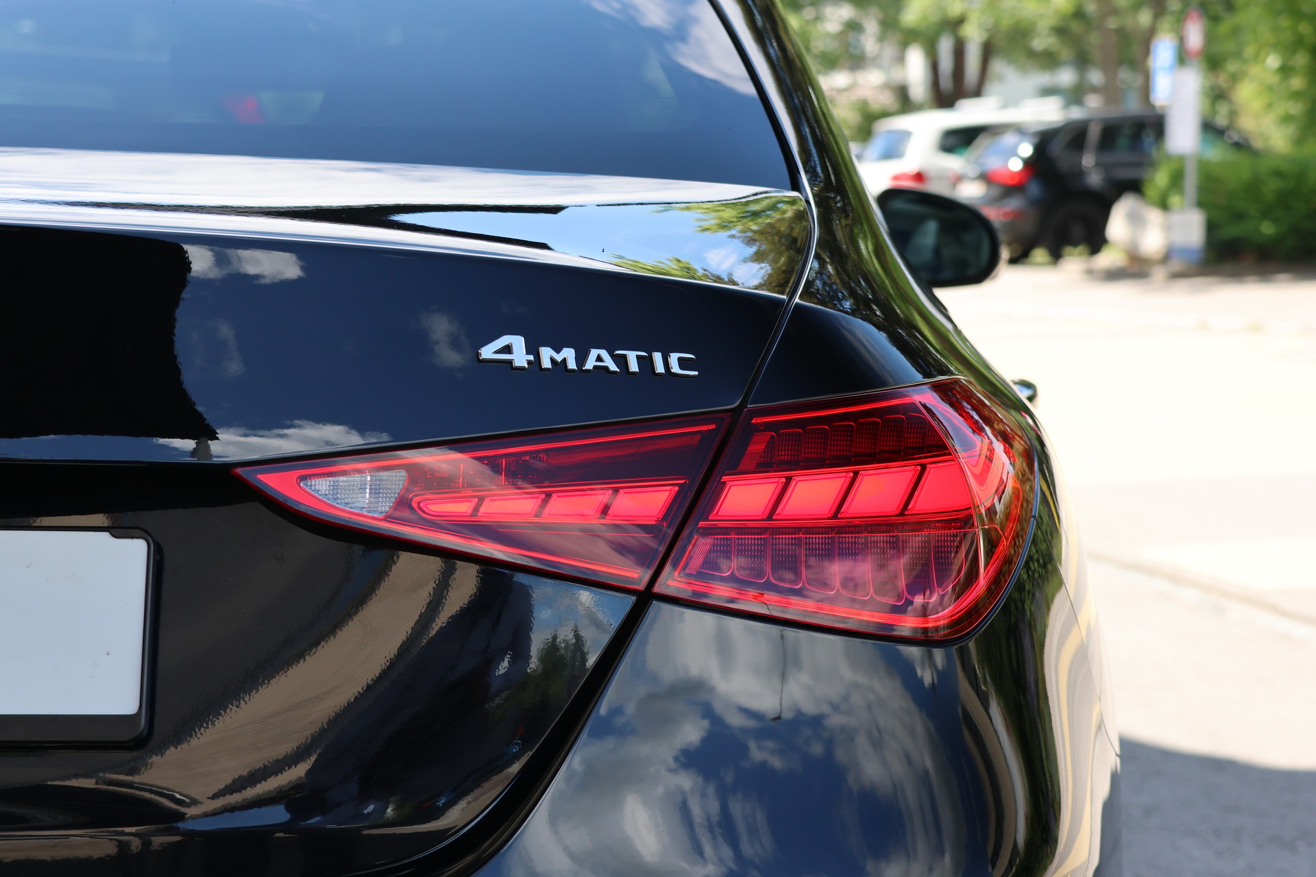 MERCEDES-BENZ C 300 4Matic AMG Line-image-5