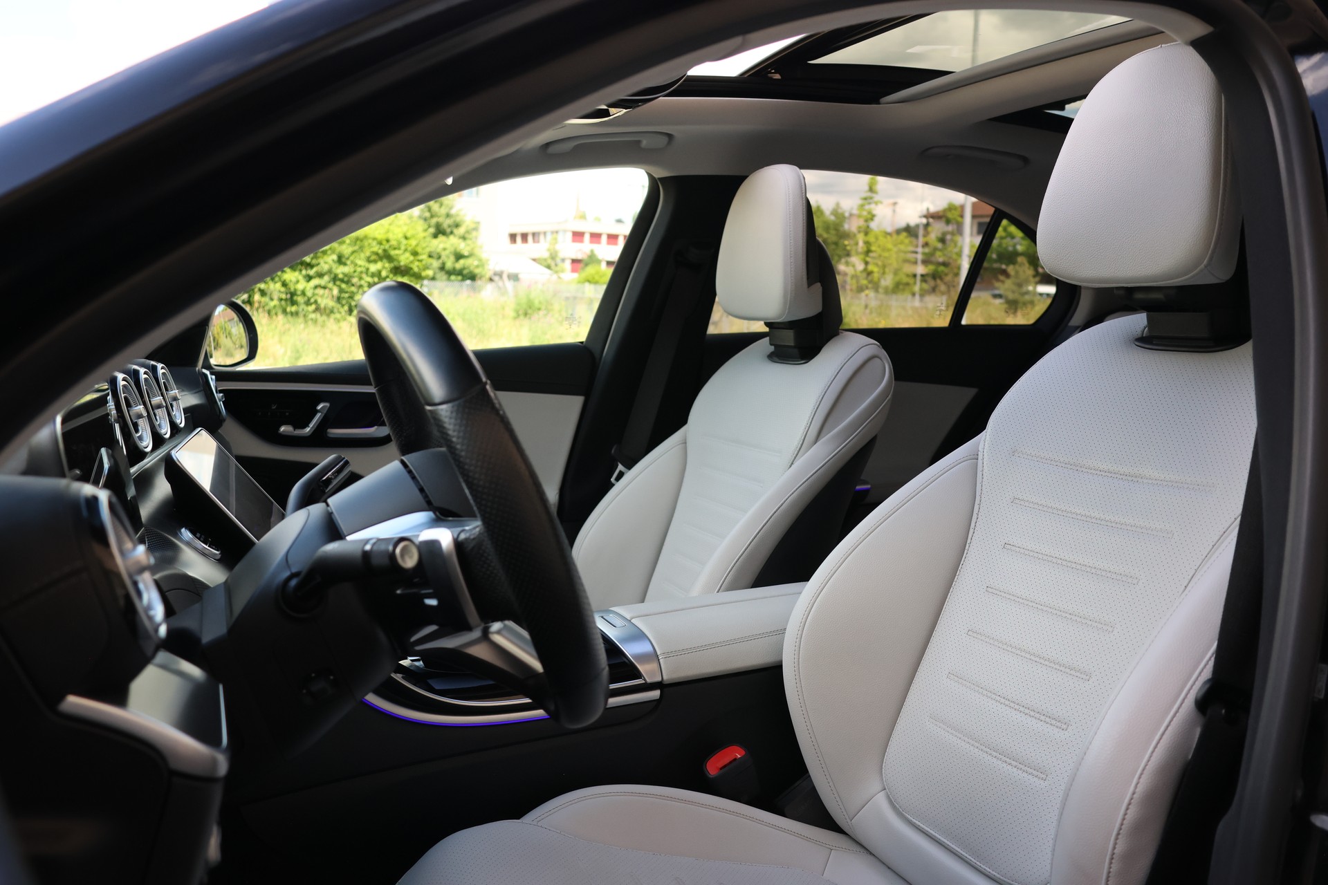 MERCEDES-BENZ C 300 4Matic AMG Line-image-8