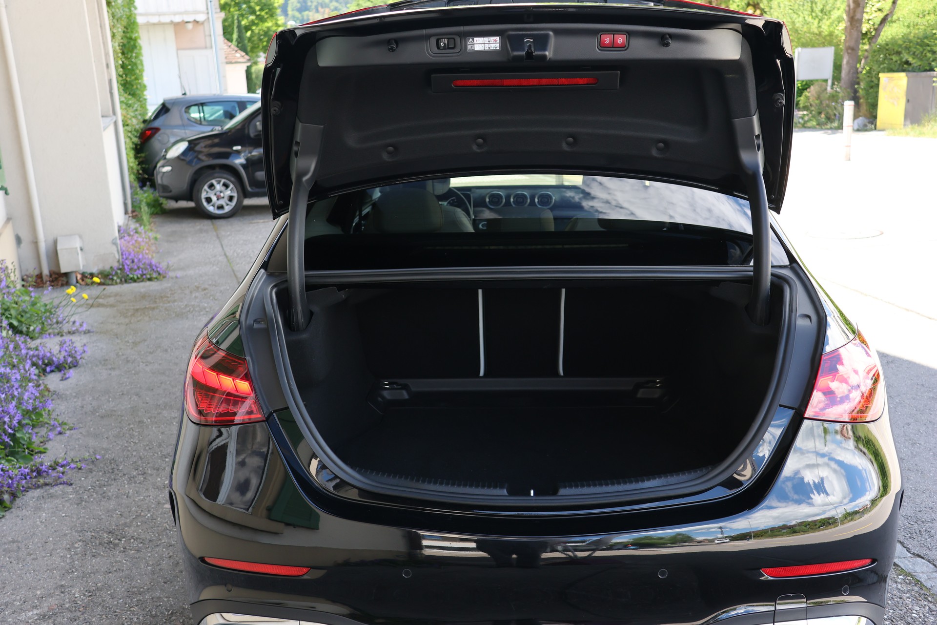 MERCEDES-BENZ C 300 4Matic AMG Line-image-22
