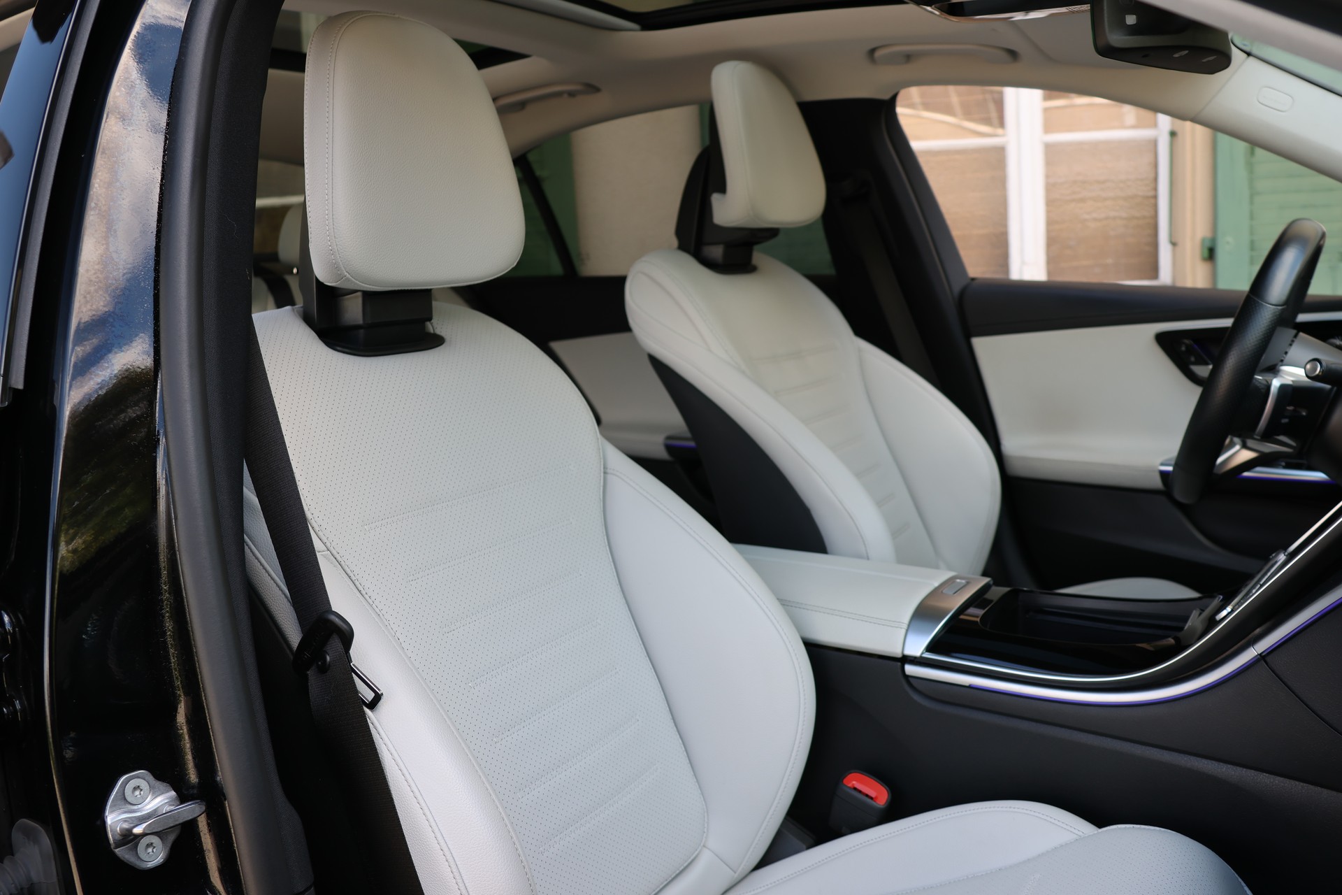 MERCEDES-BENZ C 300 4Matic AMG Line-image-21