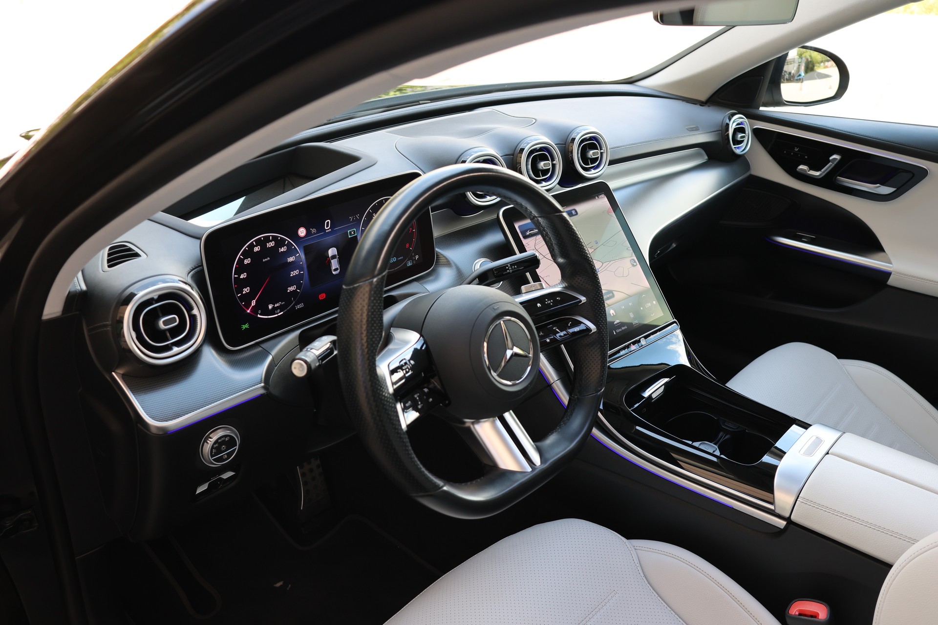 MERCEDES-BENZ C 300 4Matic AMG Line-image-9
