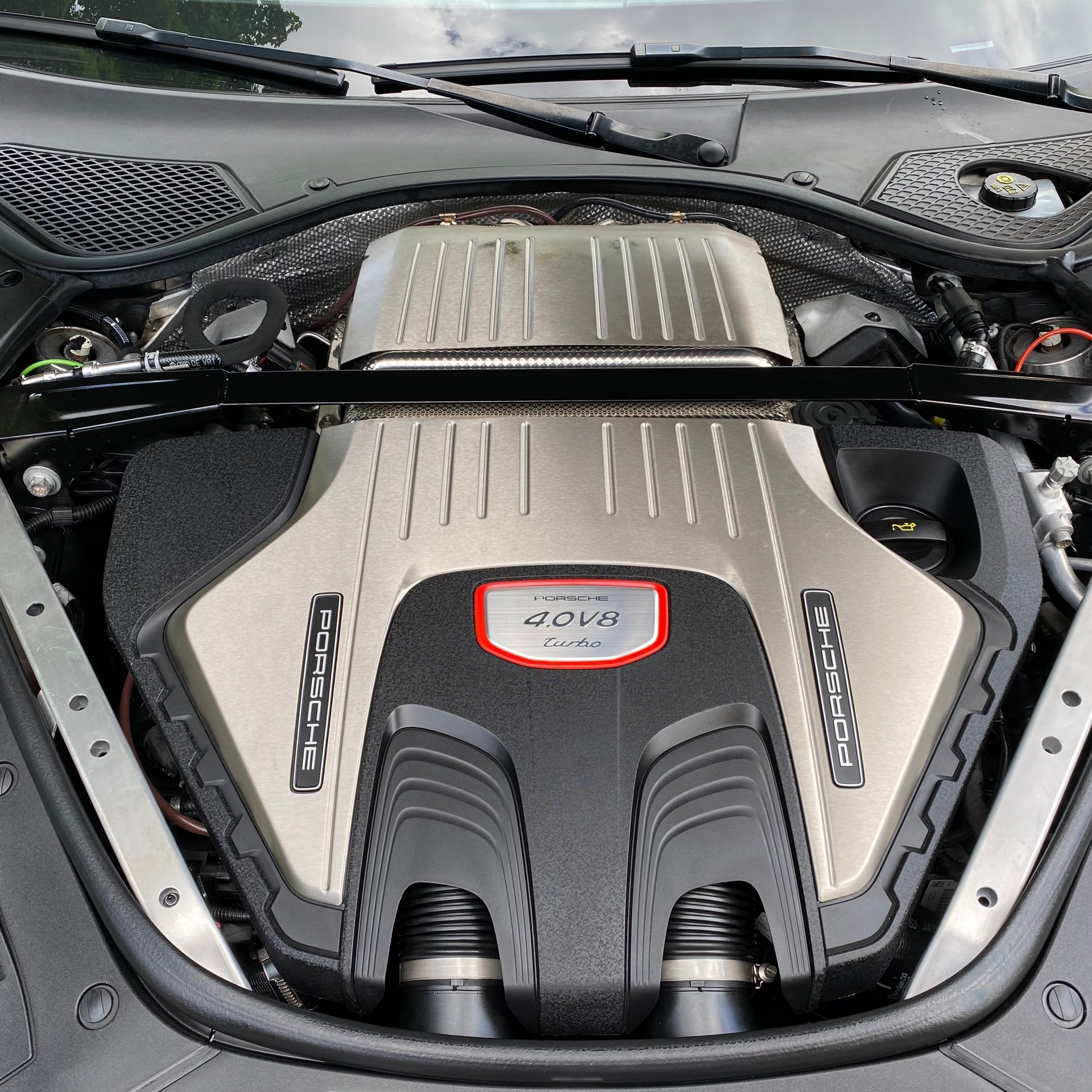 PORSCHE 4.0 V8 Turbo-image-18