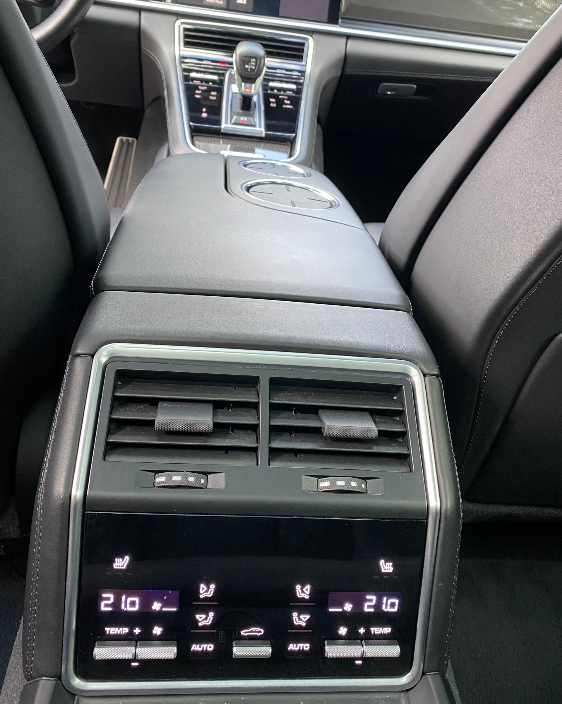PORSCHE 4.0 V8 Turbo-image-12