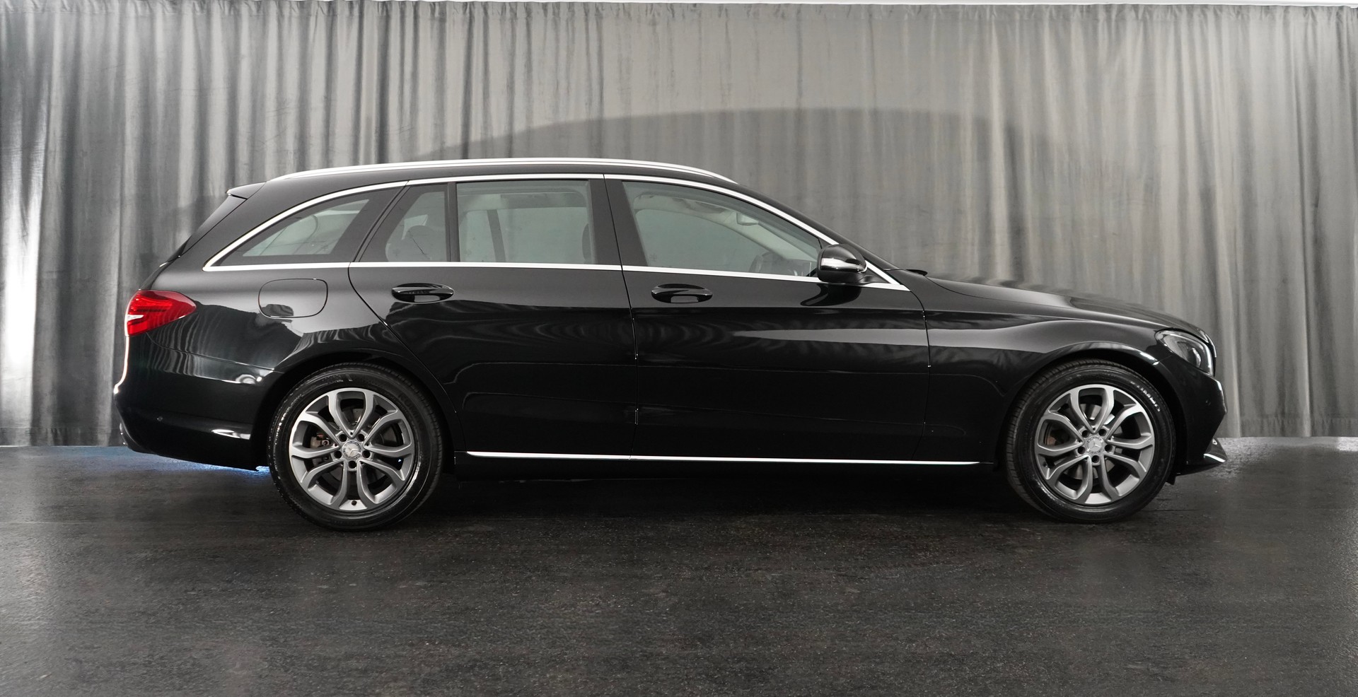 MERCEDES-BENZ C 200 AMG Line 7G-Tronic-image-4