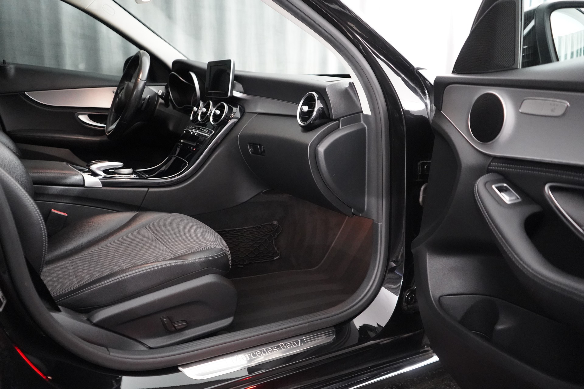 MERCEDES-BENZ C 200 AMG Line 7G-Tronic-image-5