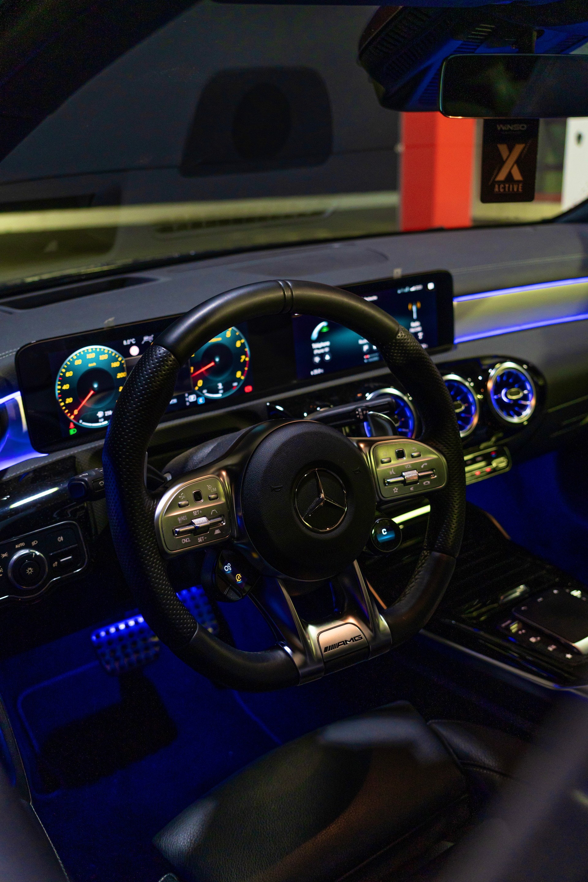 MERCEDES-BENZ A 35 AMG-image-3