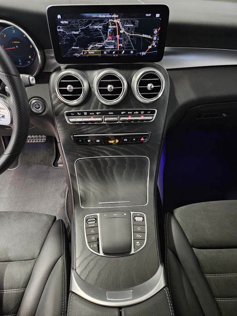 MERCEDES-BENZ GLC 220 d 4Matic AMG Line-image-9