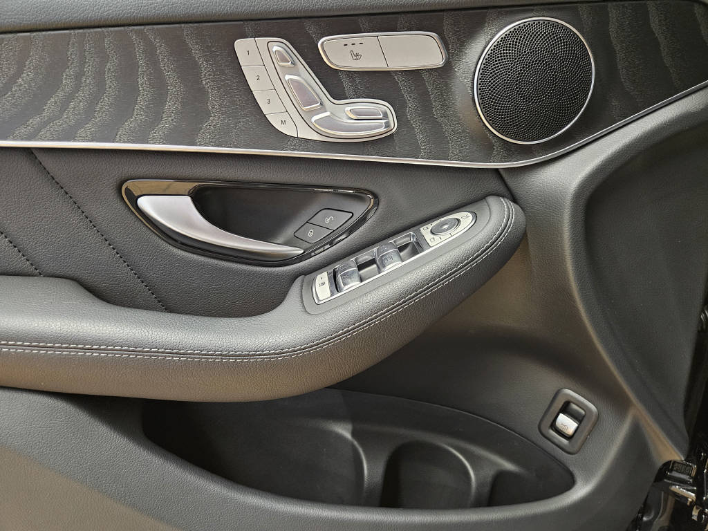 MERCEDES-BENZ GLC 220 d 4Matic AMG Line-image-8