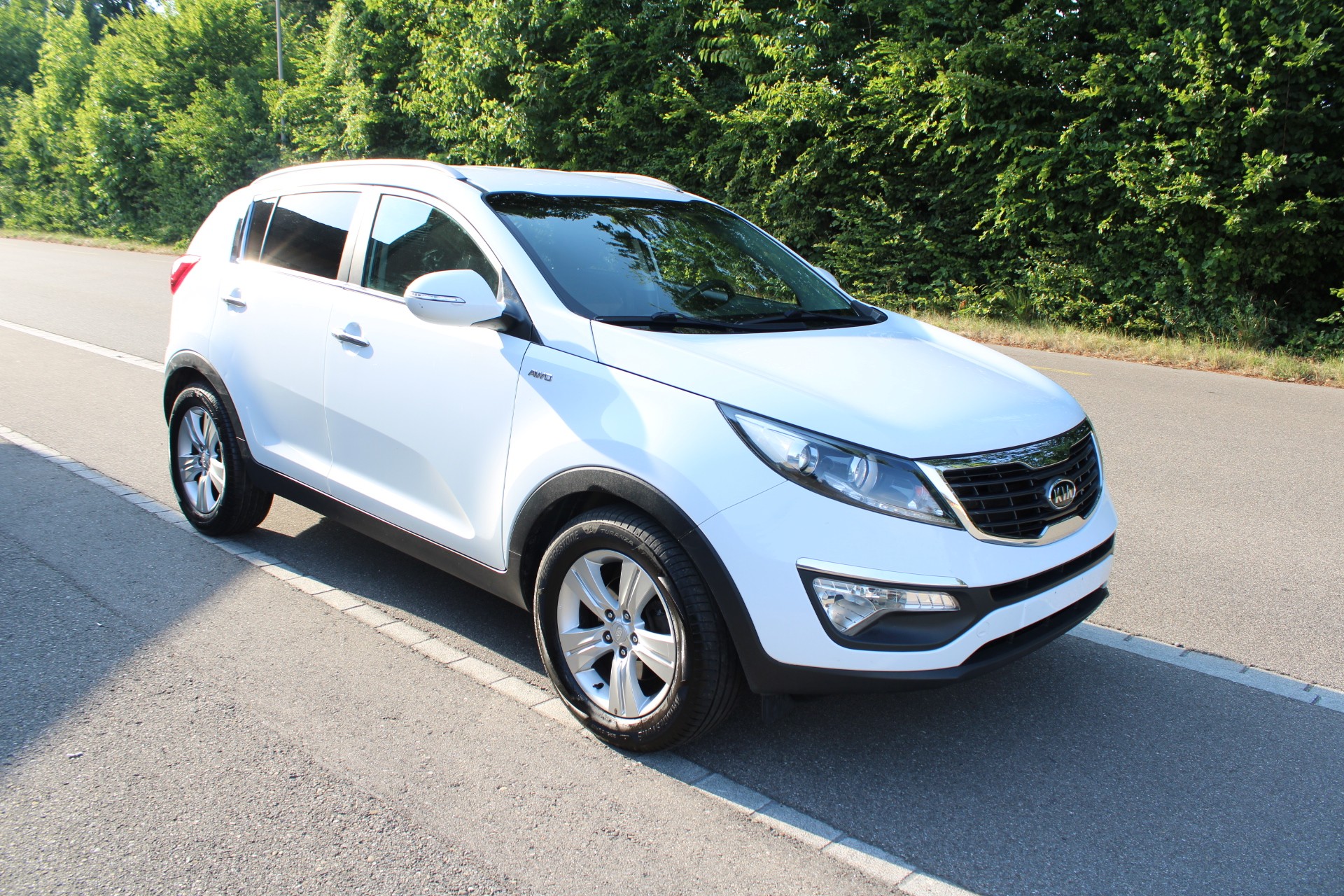 KIA Sportage 2.0 CRDi Style 4WD Automatic-image-2