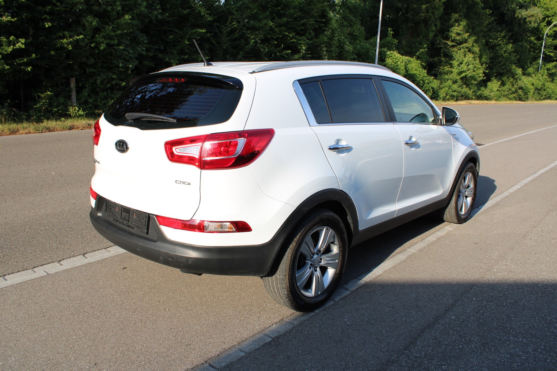 KIA Sportage 2.0 CRDi Style 4WD Automatic-image-3