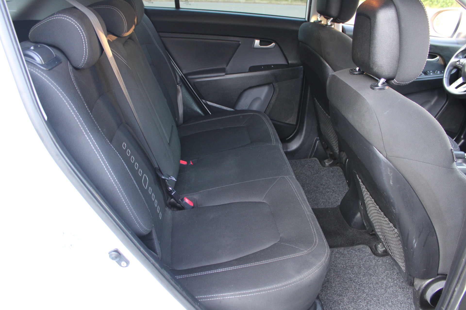 KIA Sportage 2.0 CRDi Style 4WD Automatic-image-6