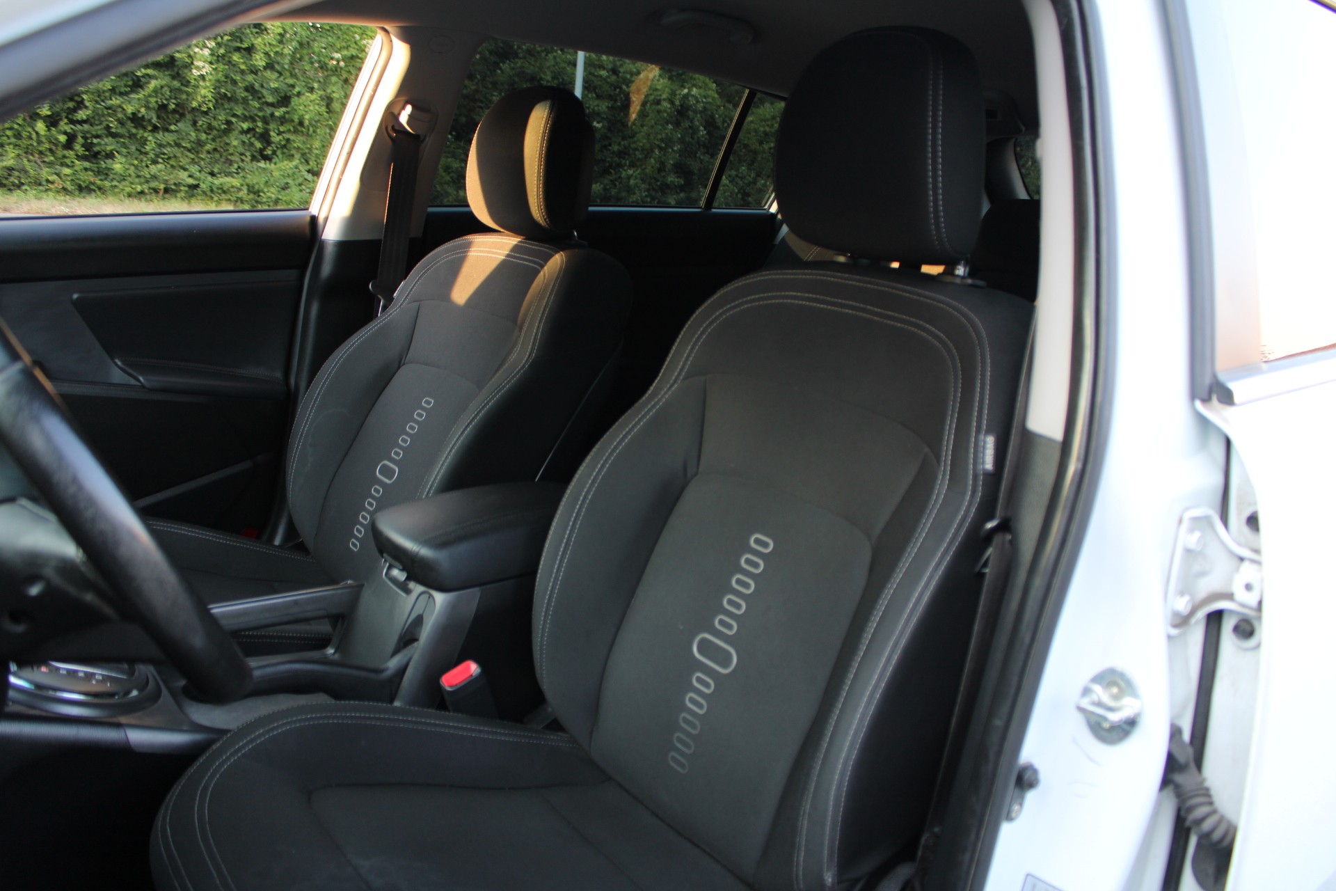 KIA Sportage 2.0 CRDi Style 4WD Automatic-image-7