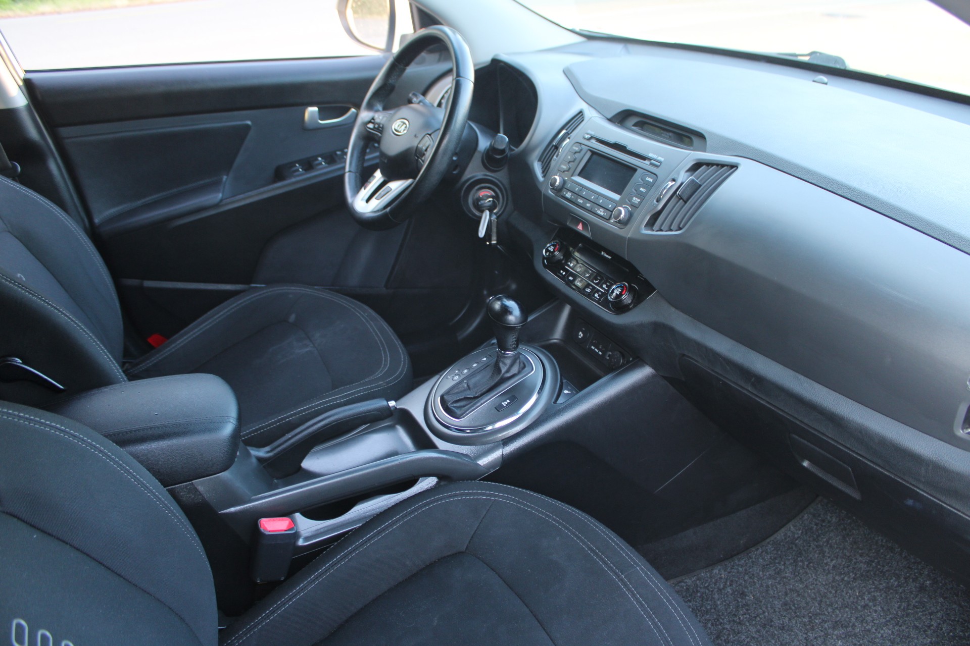 KIA Sportage 2.0 CRDi Style 4WD Automatic-image-5