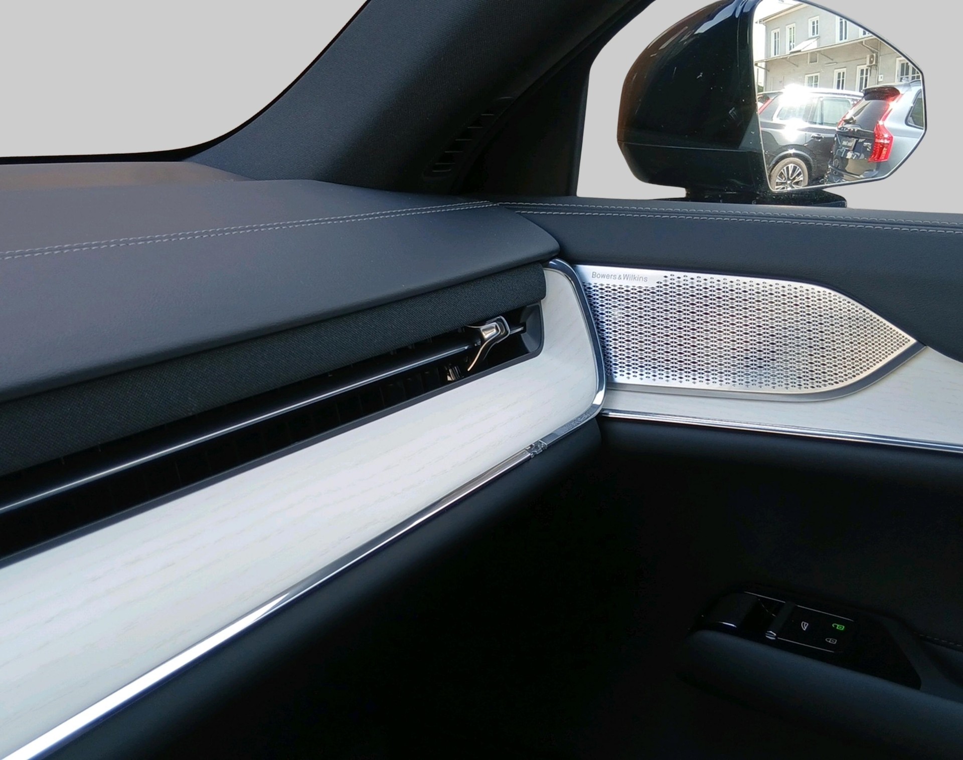 VOLVO EX 90 Twin Ultra AWD-image-18