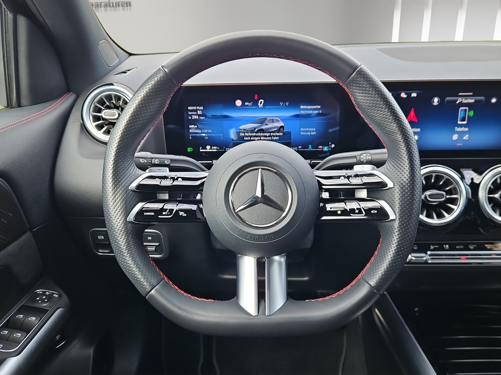 MERCEDES-BENZ GLA 200d AMG Line 8G-DCT-image-7