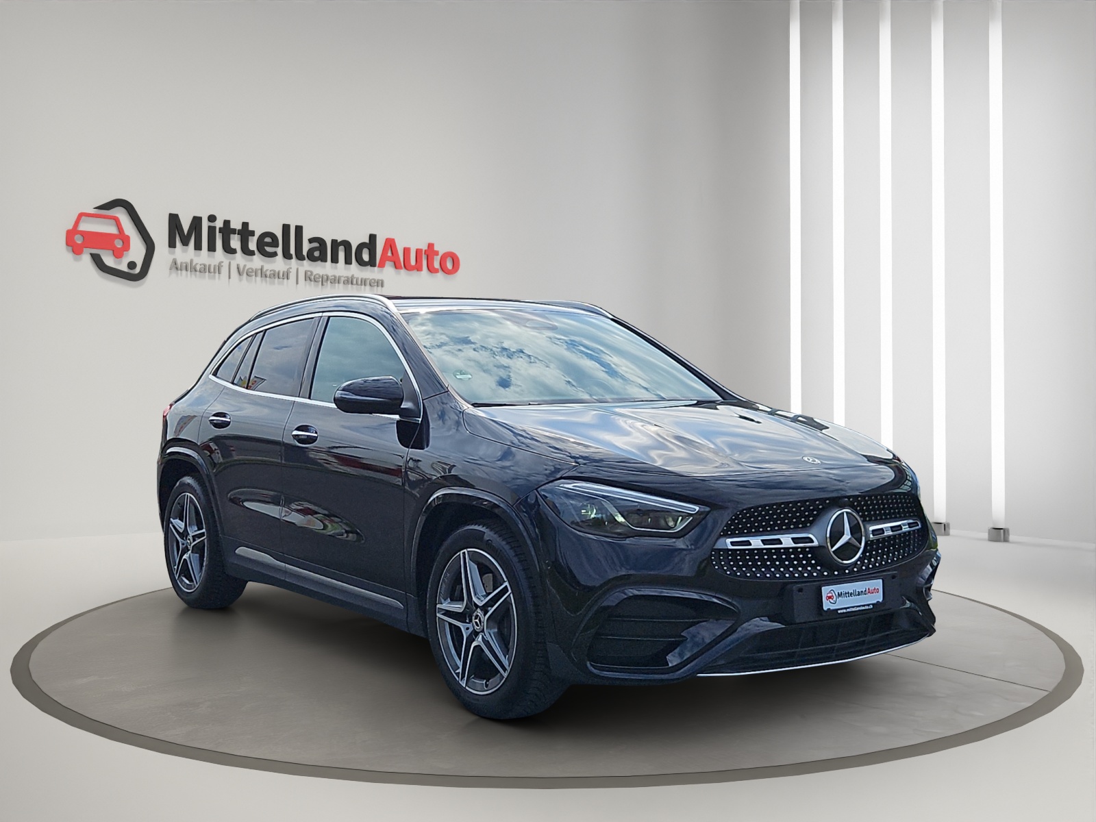 MERCEDES-BENZ GLA 200d AMG Line 8G-DCT-image-2