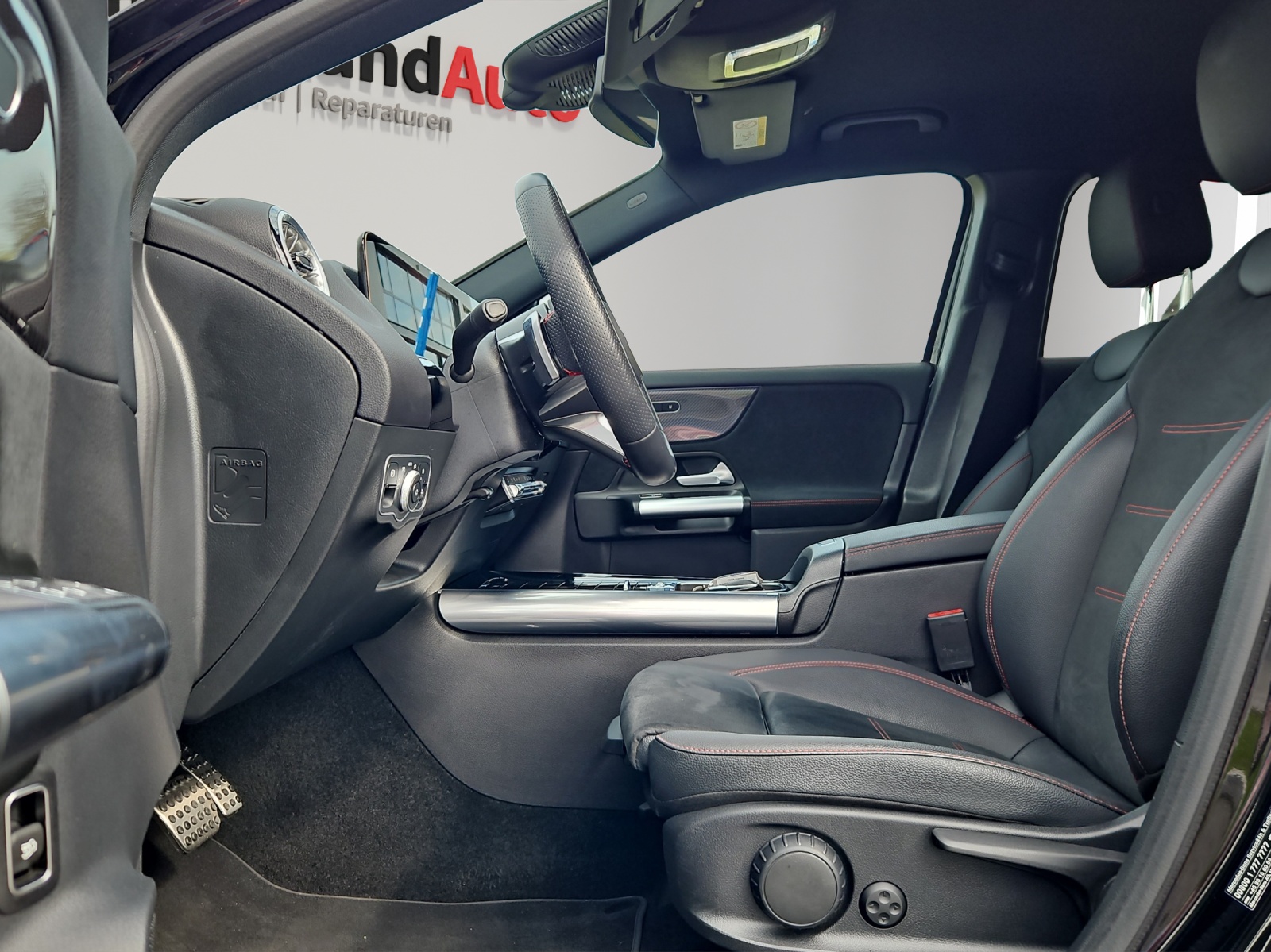 MERCEDES-BENZ GLA 200d AMG Line 8G-DCT-image-8