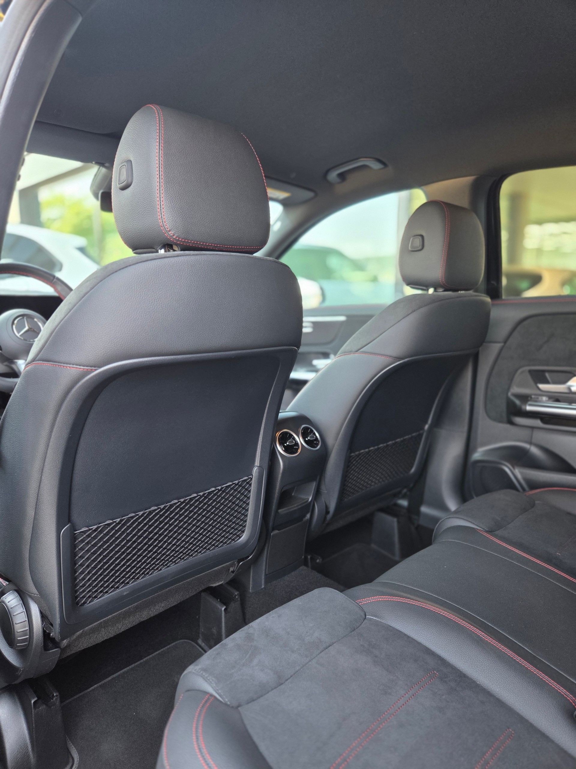 MERCEDES-BENZ GLA 200d AMG Line 8G-DCT-image-12