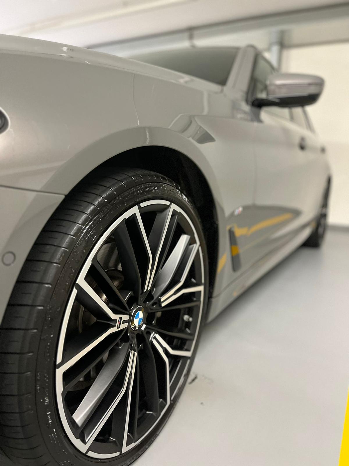 BMW 520d xDrive paddles-image-2