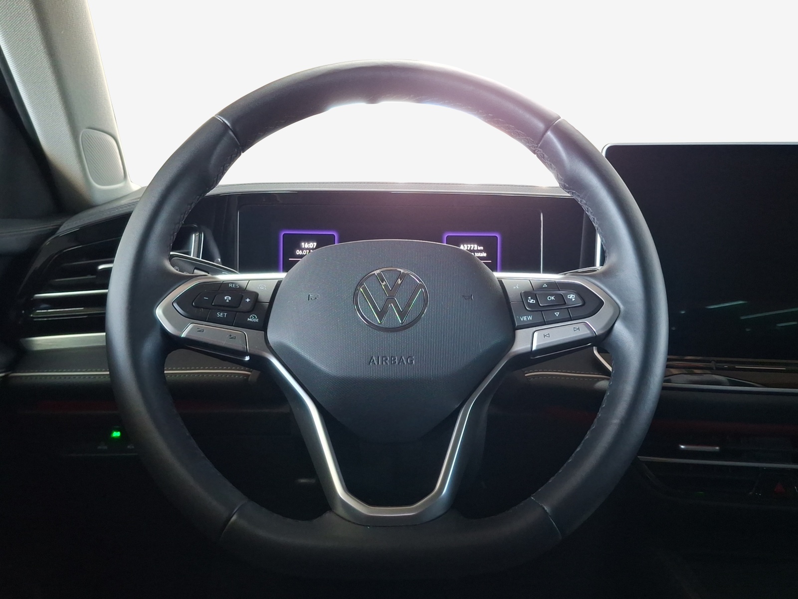 VW Passat Variant 2.0 TDI evo Business 4 Motion DSG-image-9