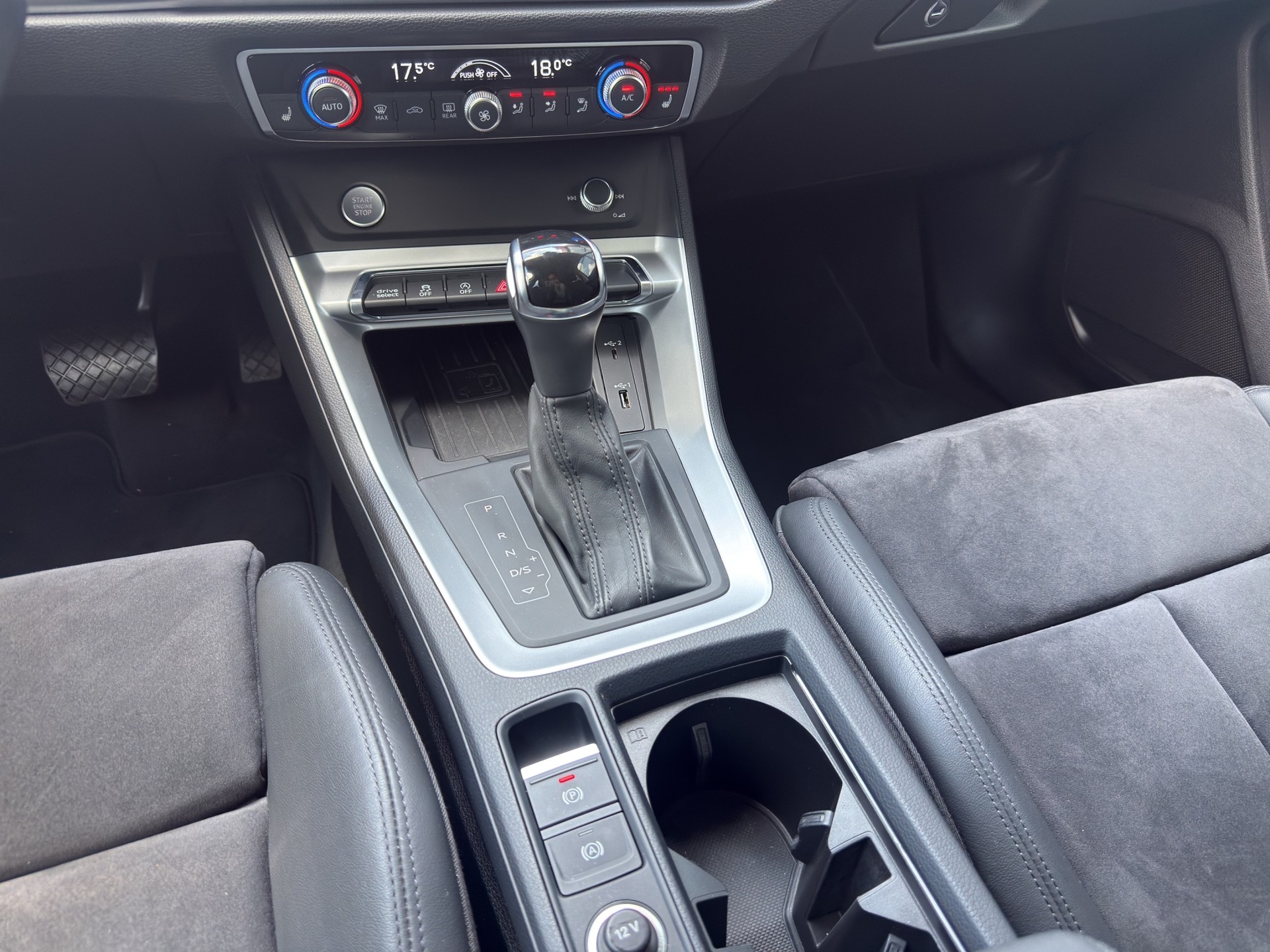 AUDI Q3 40 TFSI advanced quattro S-tronic-image-15