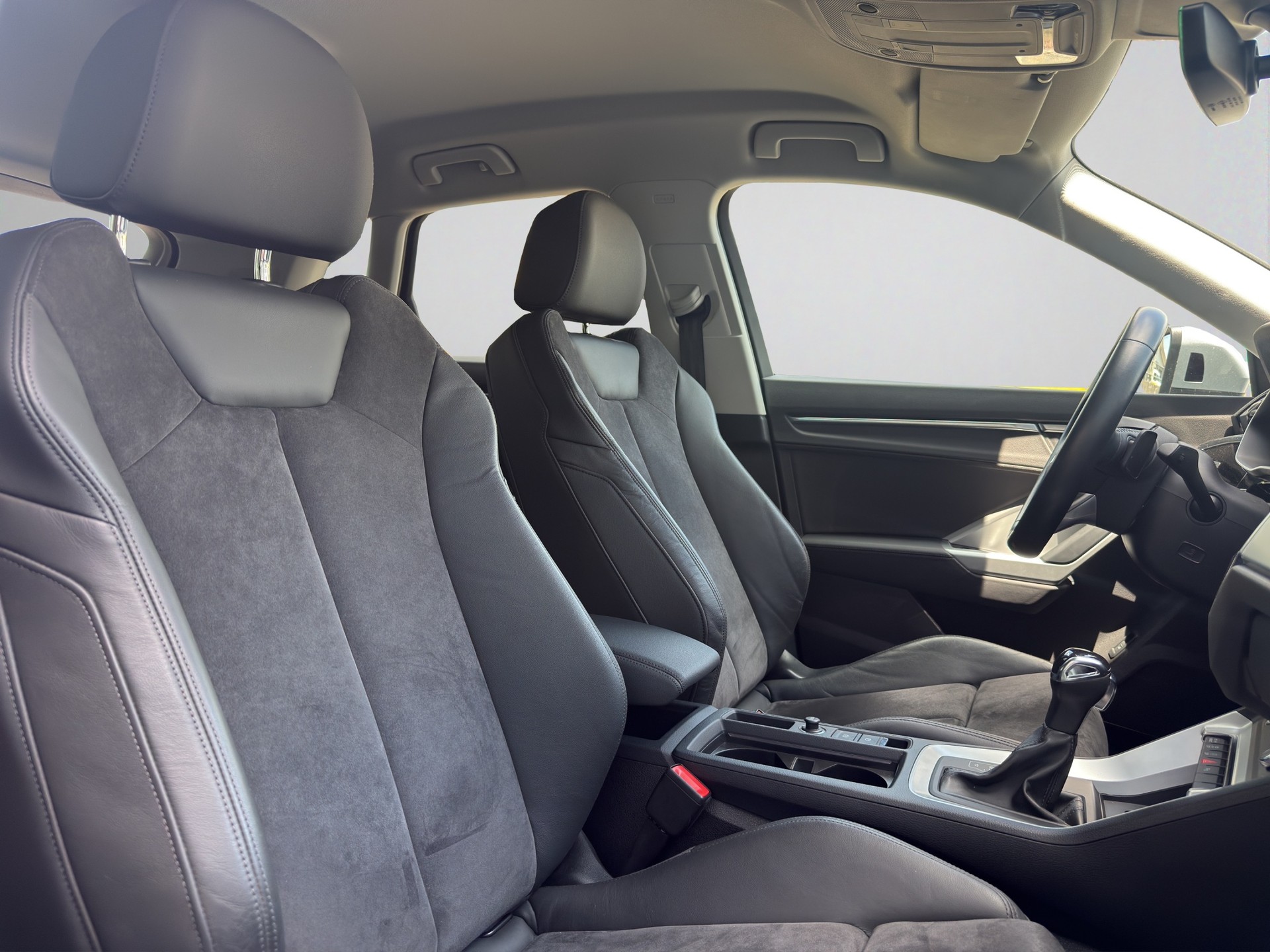 AUDI Q3 40 TFSI advanced quattro S-tronic-image-9