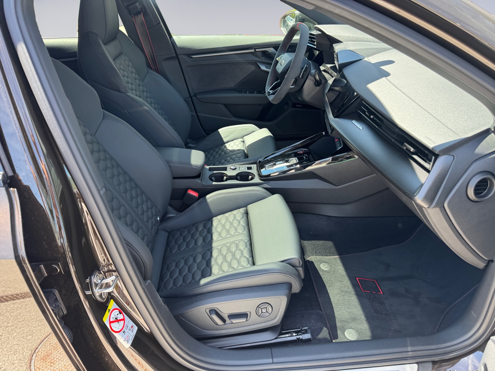AUDI RS3 Sportback 2.5 TSI quattro S-tronic-image-14