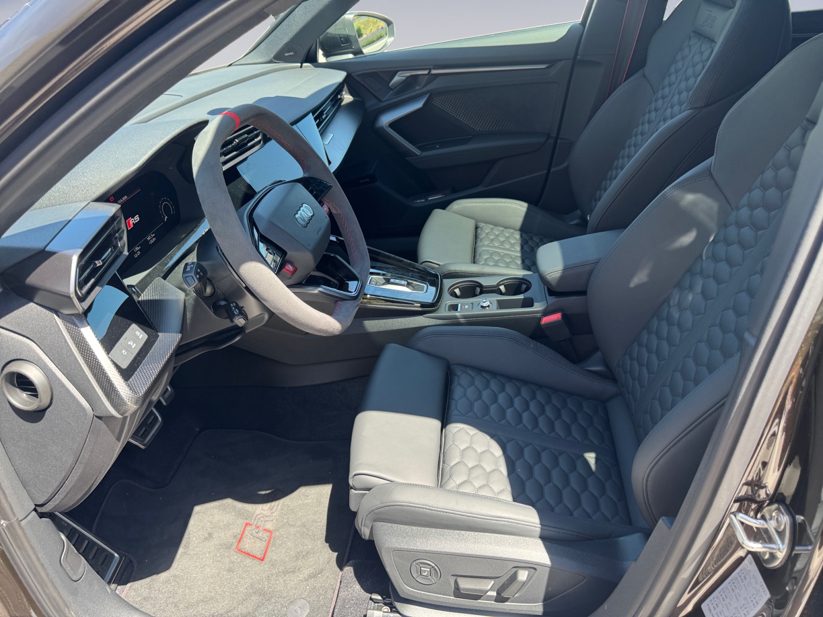 AUDI RS3 Sportback 2.5 TSI quattro S-tronic-image-8