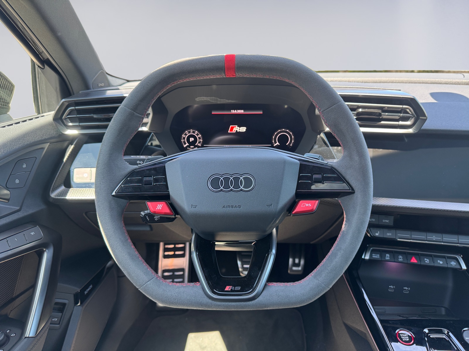 AUDI RS3 Sportback 2.5 TSI quattro S-tronic-image-11