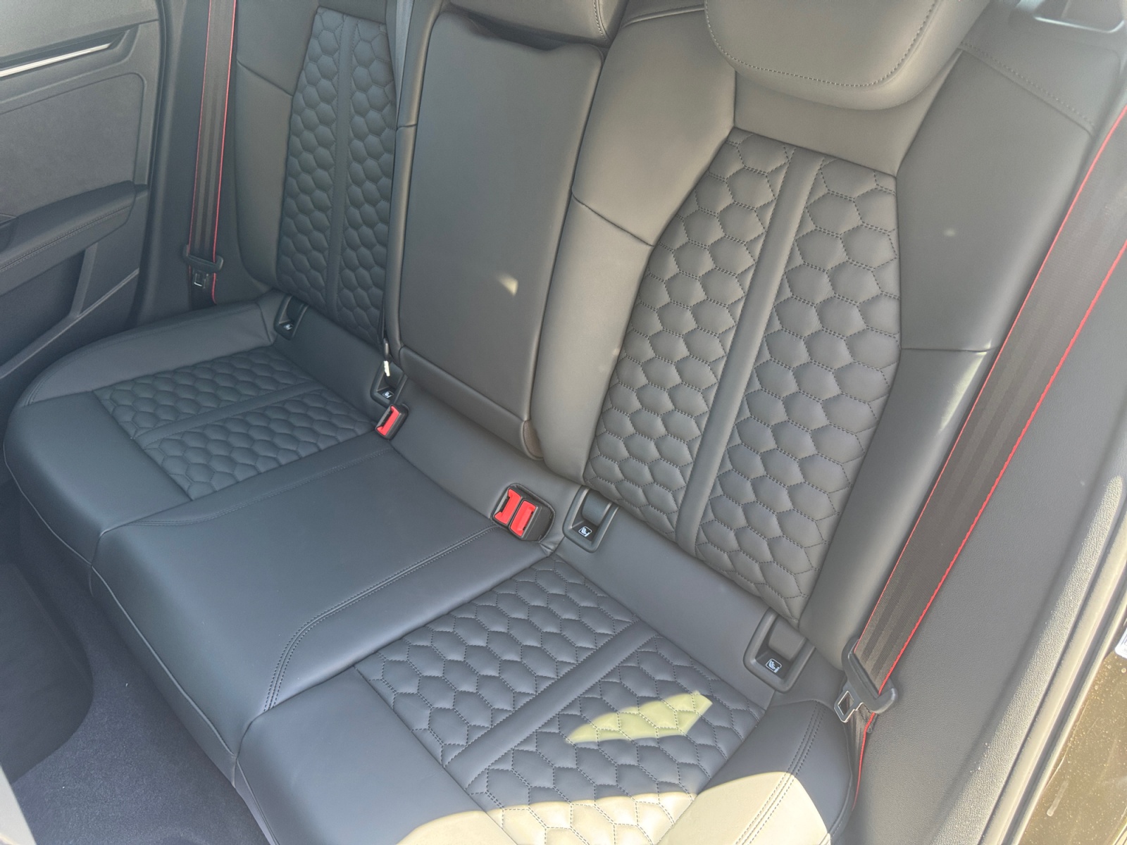 AUDI RS3 Sportback 2.5 TSI quattro S-tronic-image-12