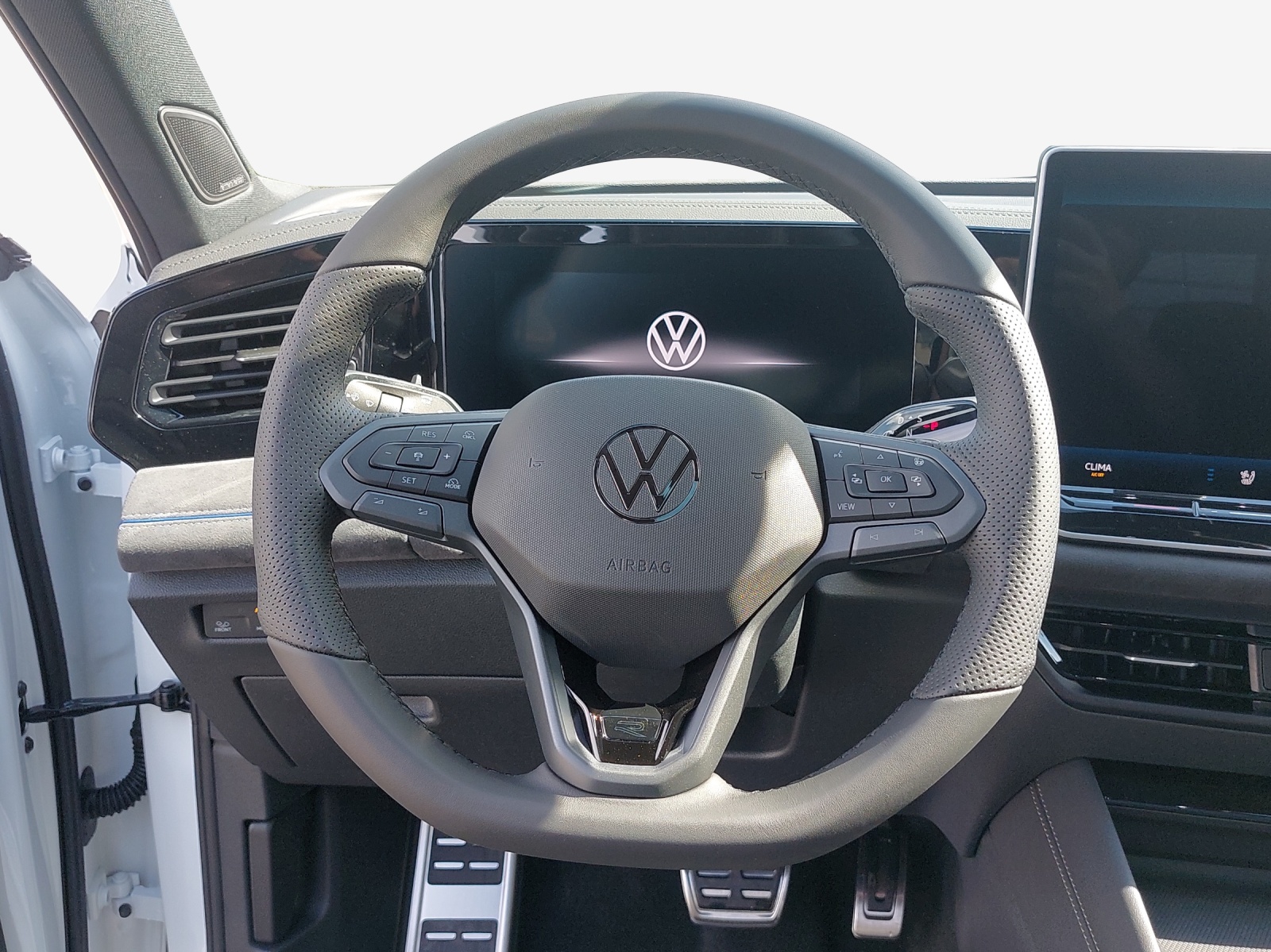 VW Tiguan 2.0 TSI DSG R-Line Plus 4Motion-image-9