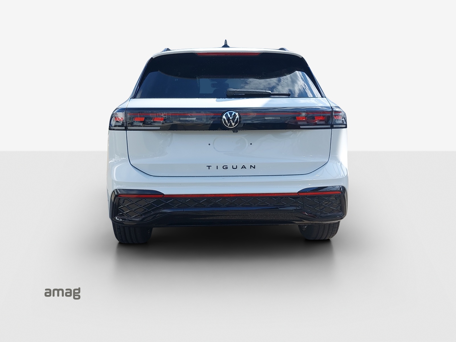 VW Tiguan 2.0 TSI DSG R-Line Plus 4Motion-image-3