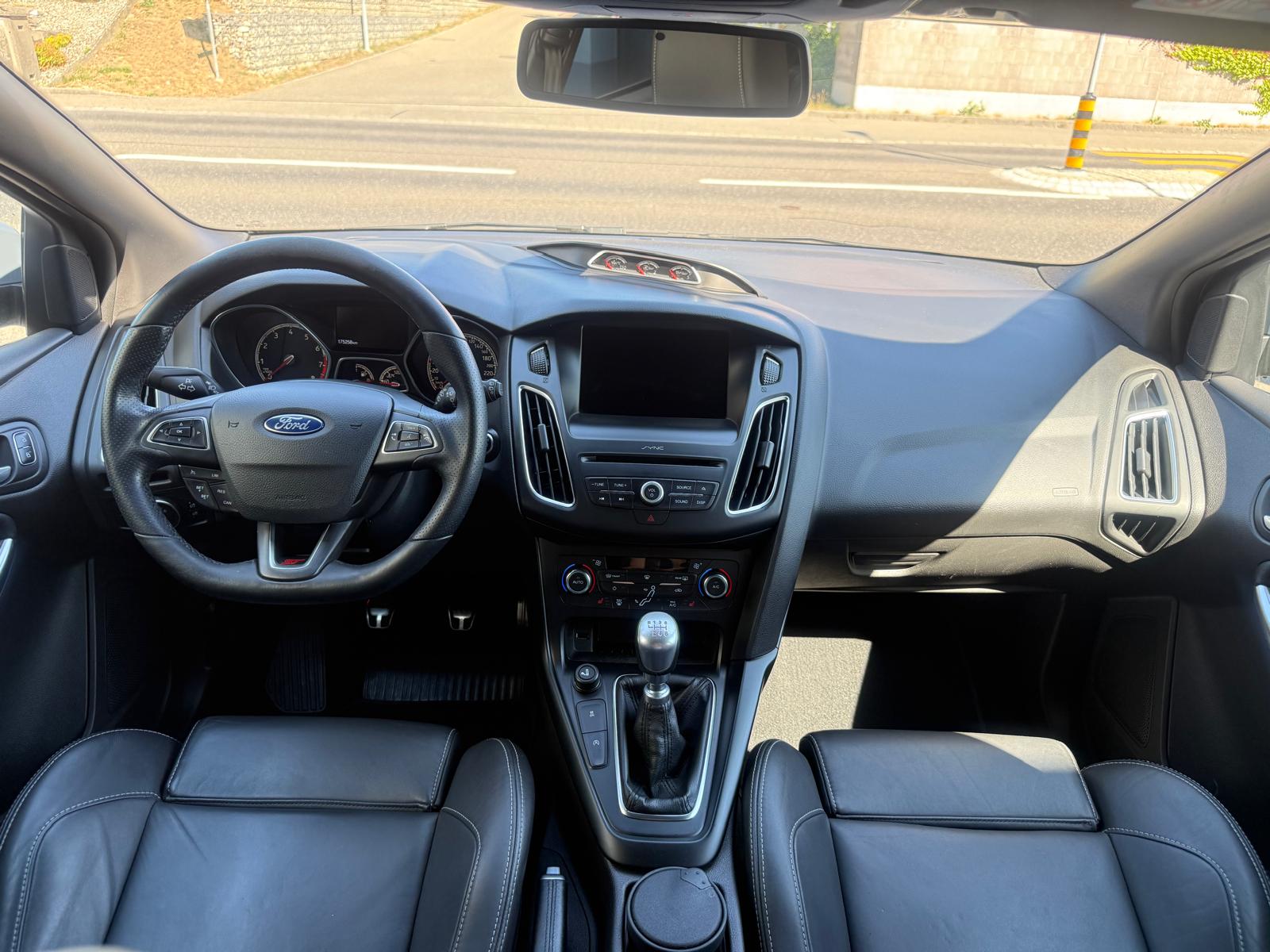 FORD Focus 2.0 SCTi ST3-image-11