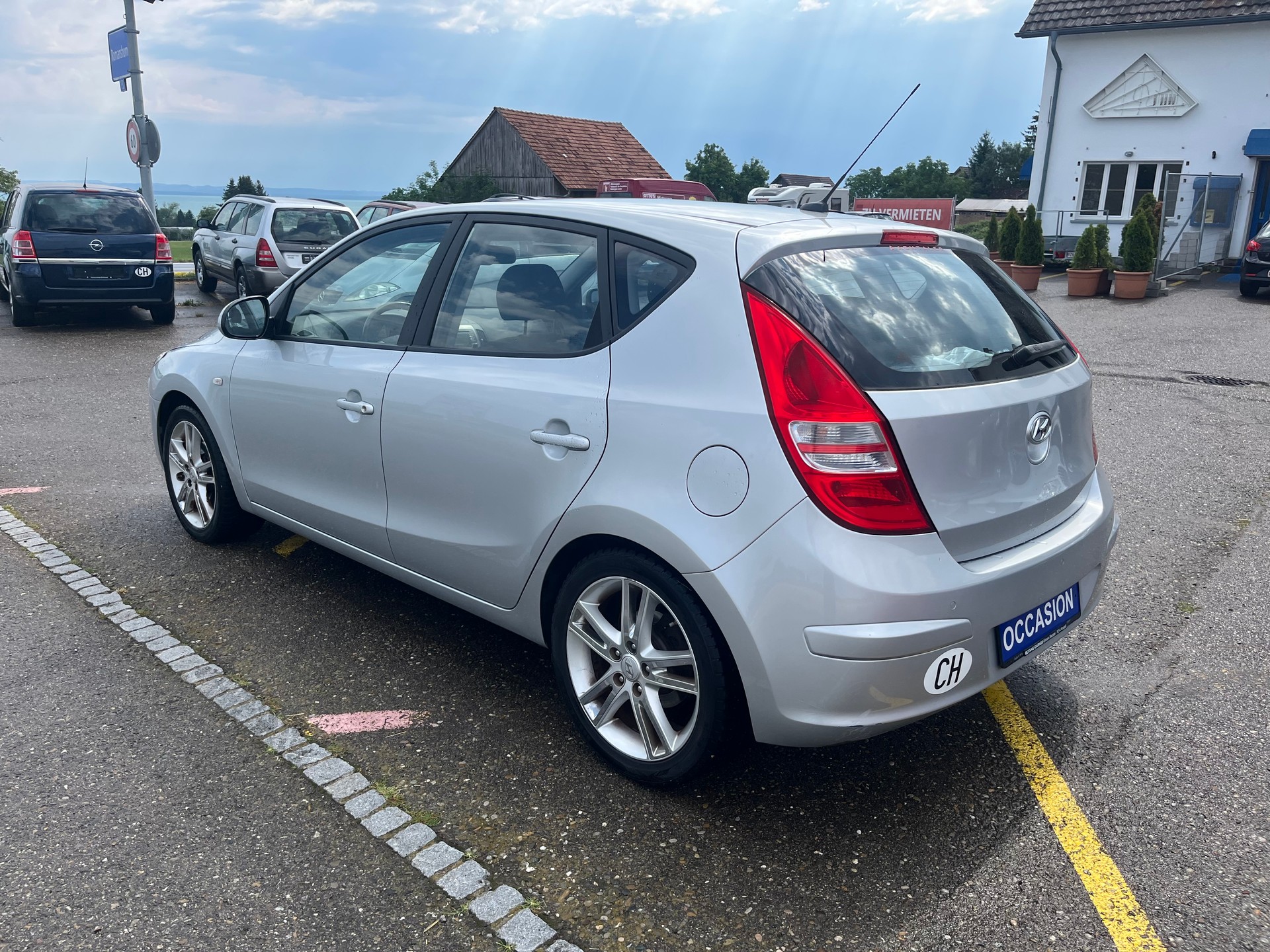HYUNDAI i30 2.0 Premium-image-4