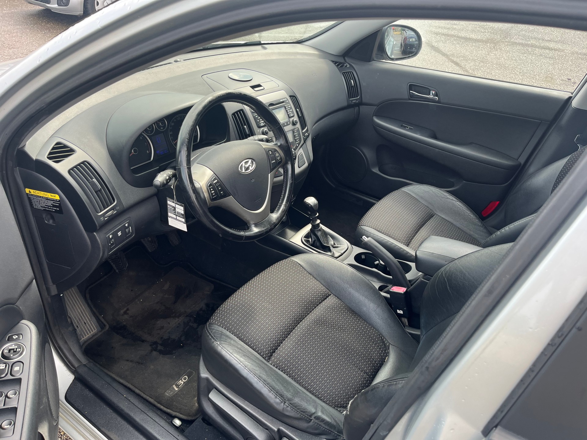 HYUNDAI i30 2.0 Premium-image-7