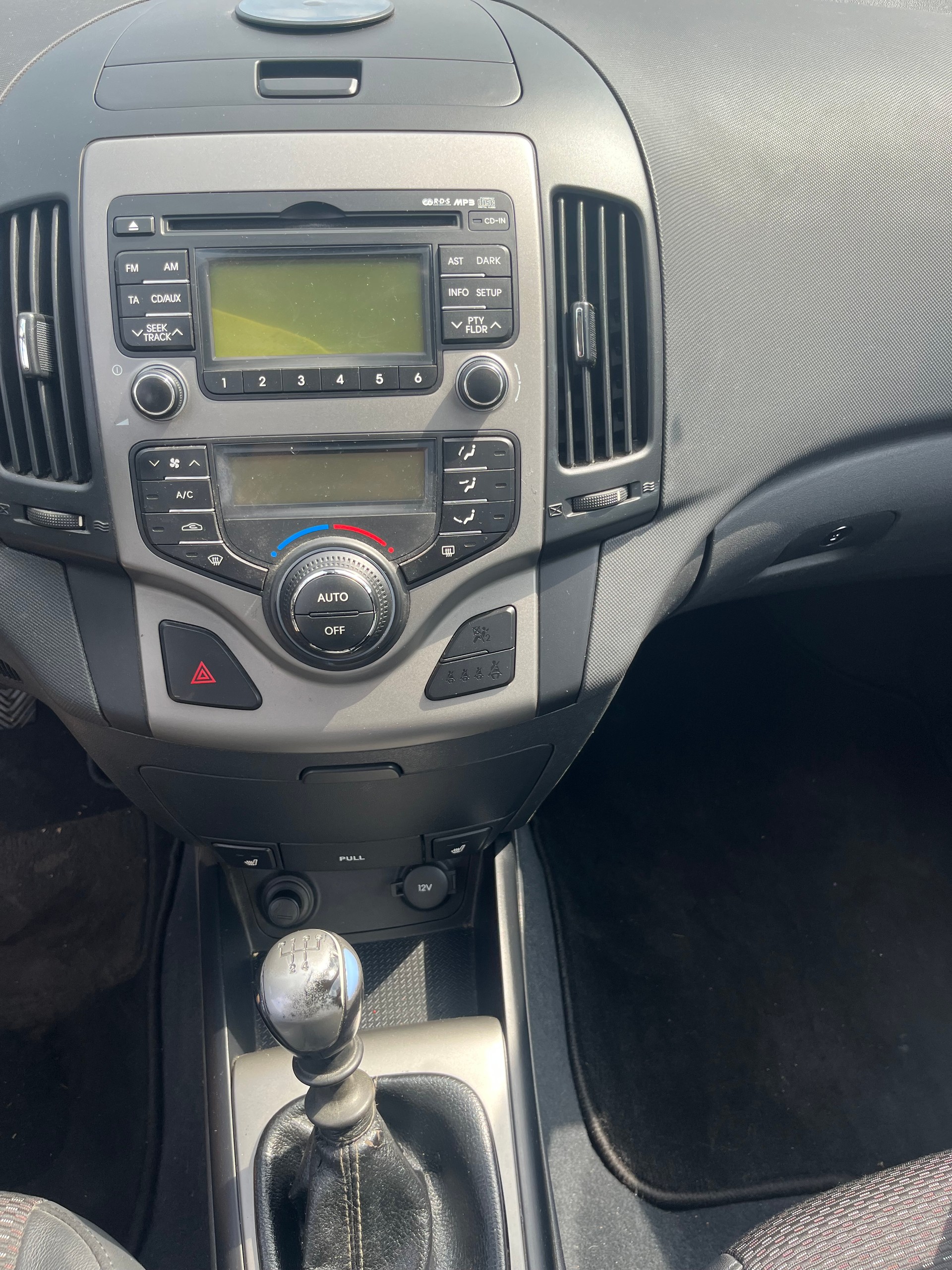 HYUNDAI i30 2.0 Premium-image-10